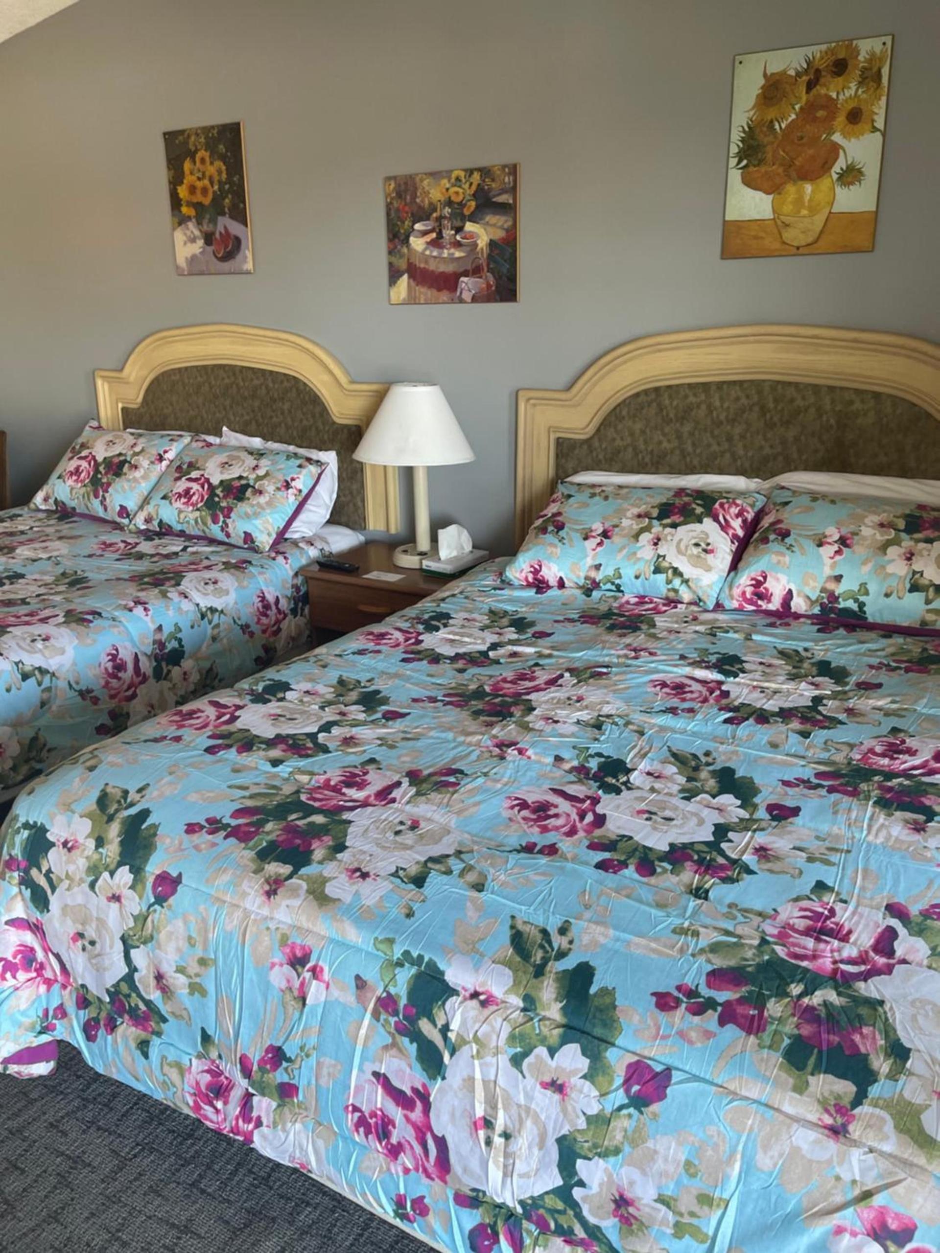 HOMETOWN INN photo 5