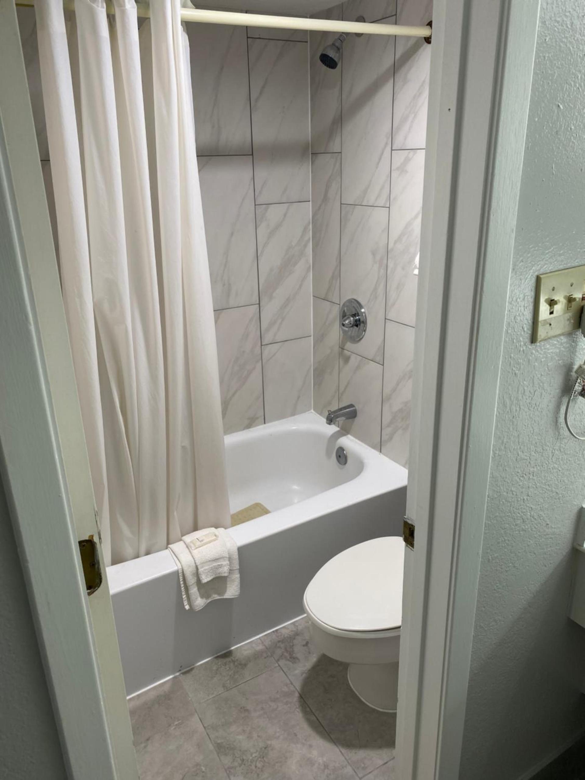 La Quinta Inn by Wyndham Tyler photo 15