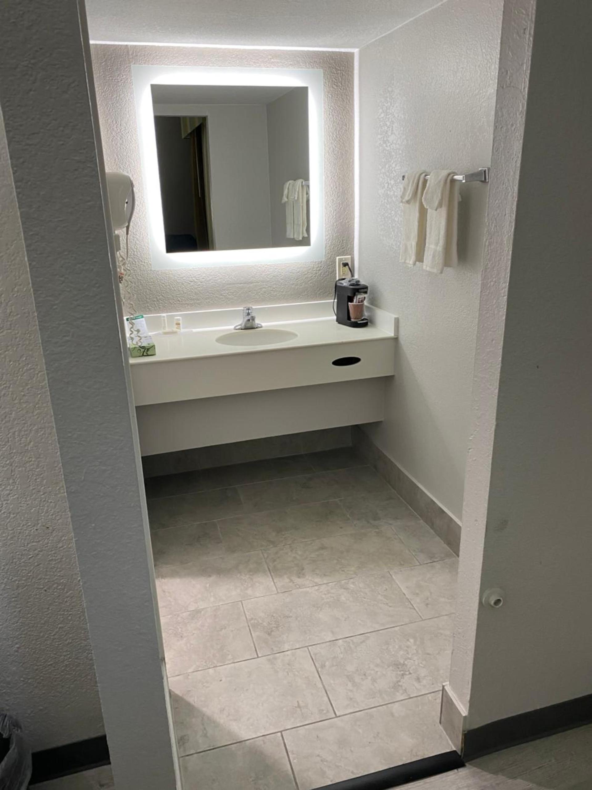 La Quinta Inn by Wyndham Tyler photo 14