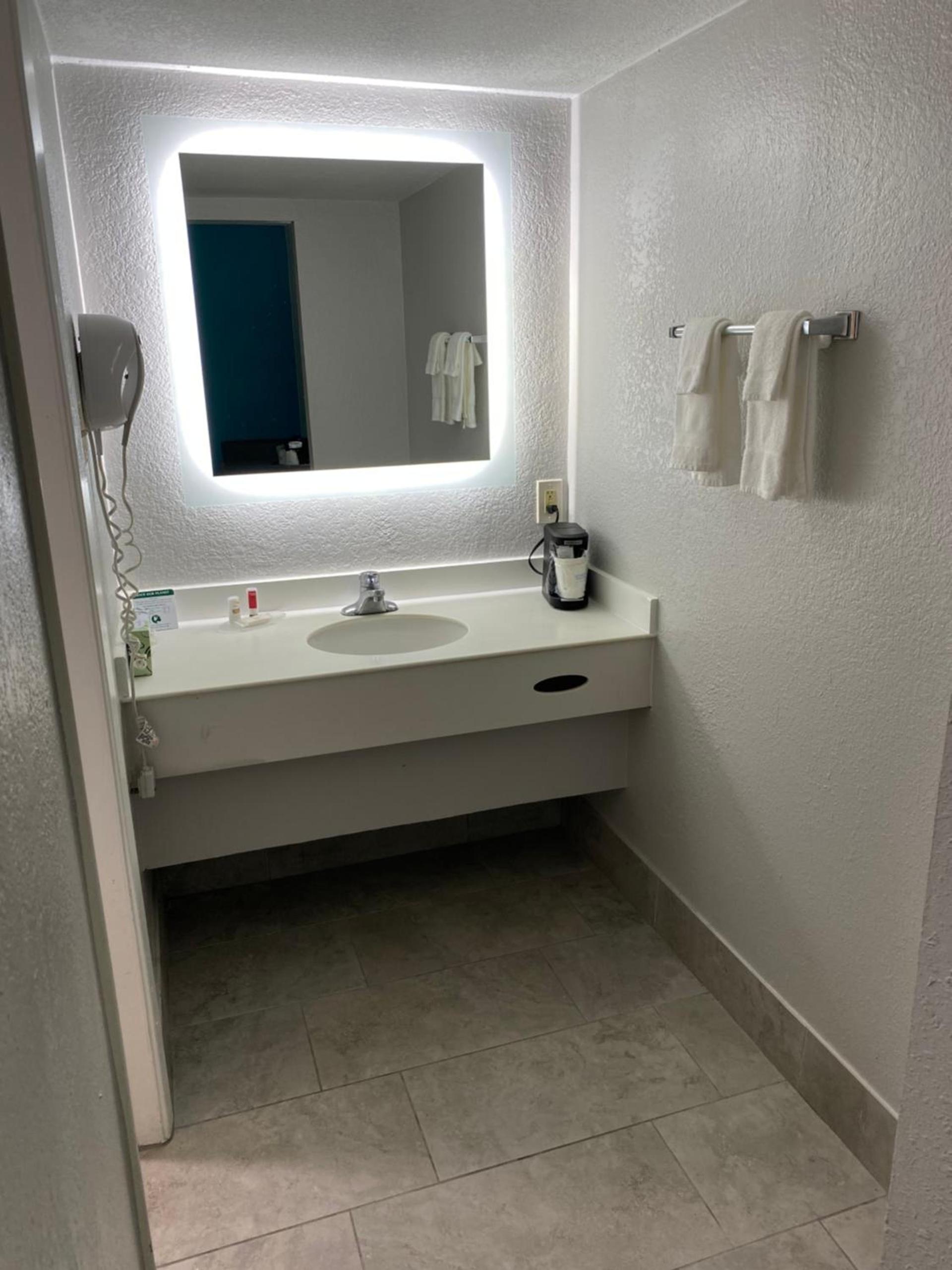 La Quinta Inn by Wyndham Tyler photo 17