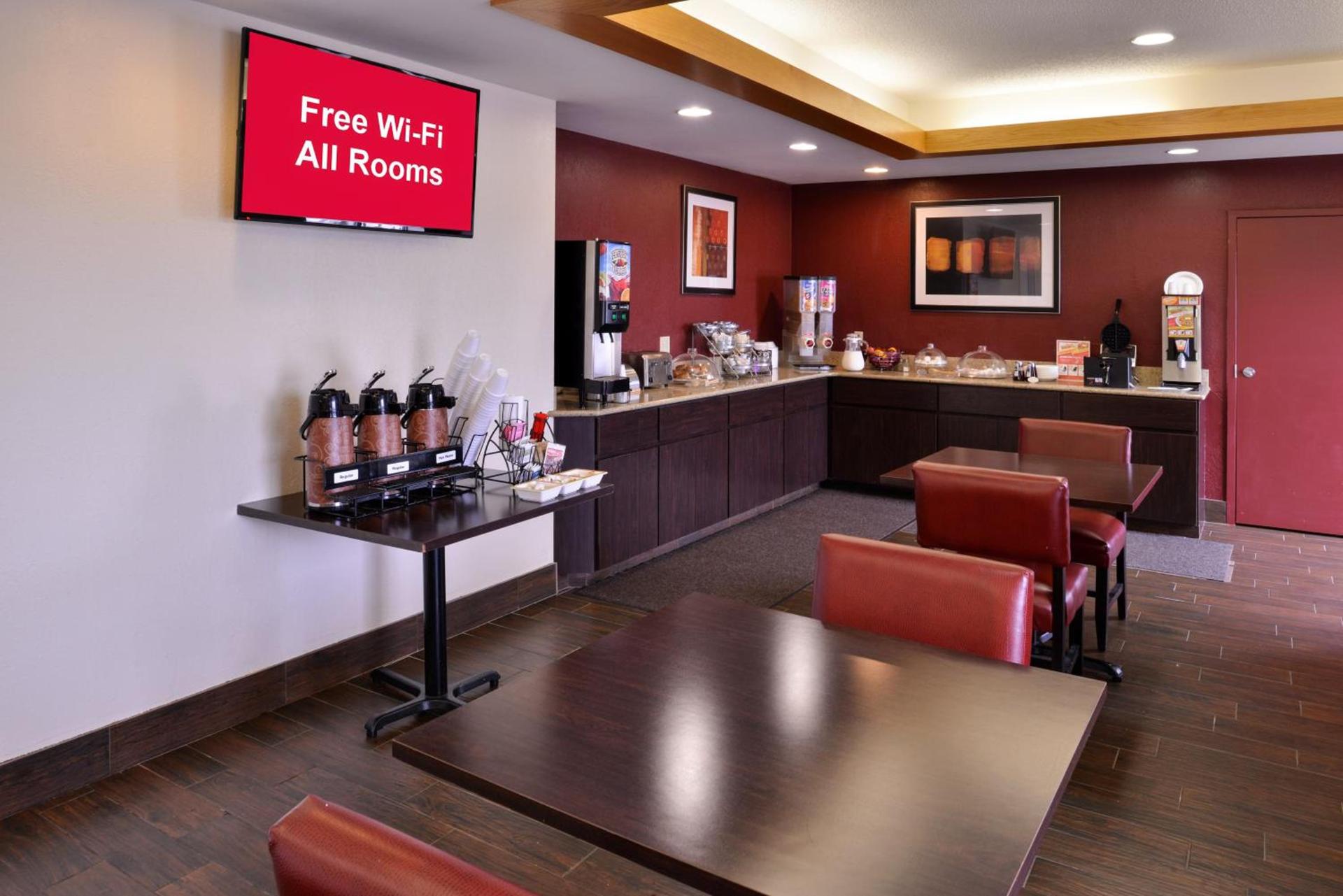 Red Roof Inn Clyde photo 10