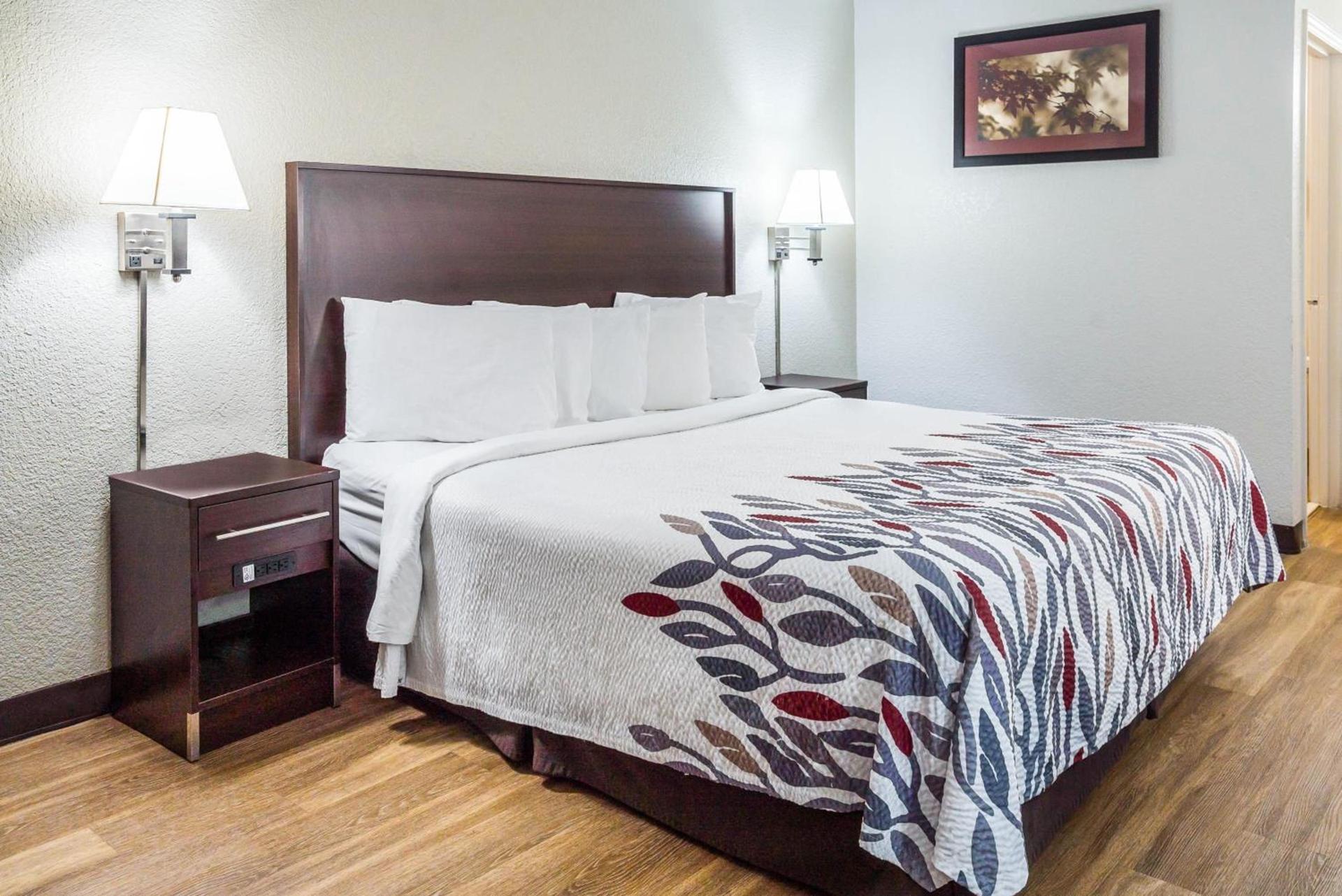 Red Roof Inn Clyde photo 22