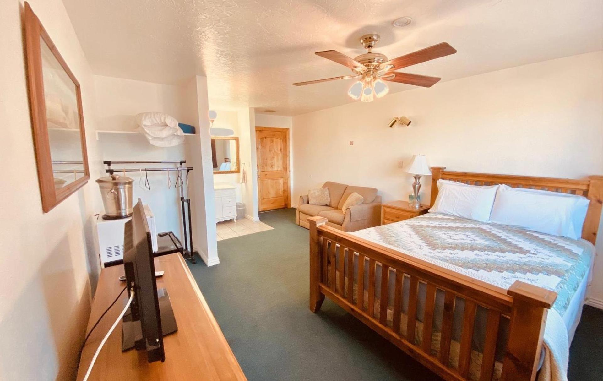 THE SNUGGLE INN photo 14