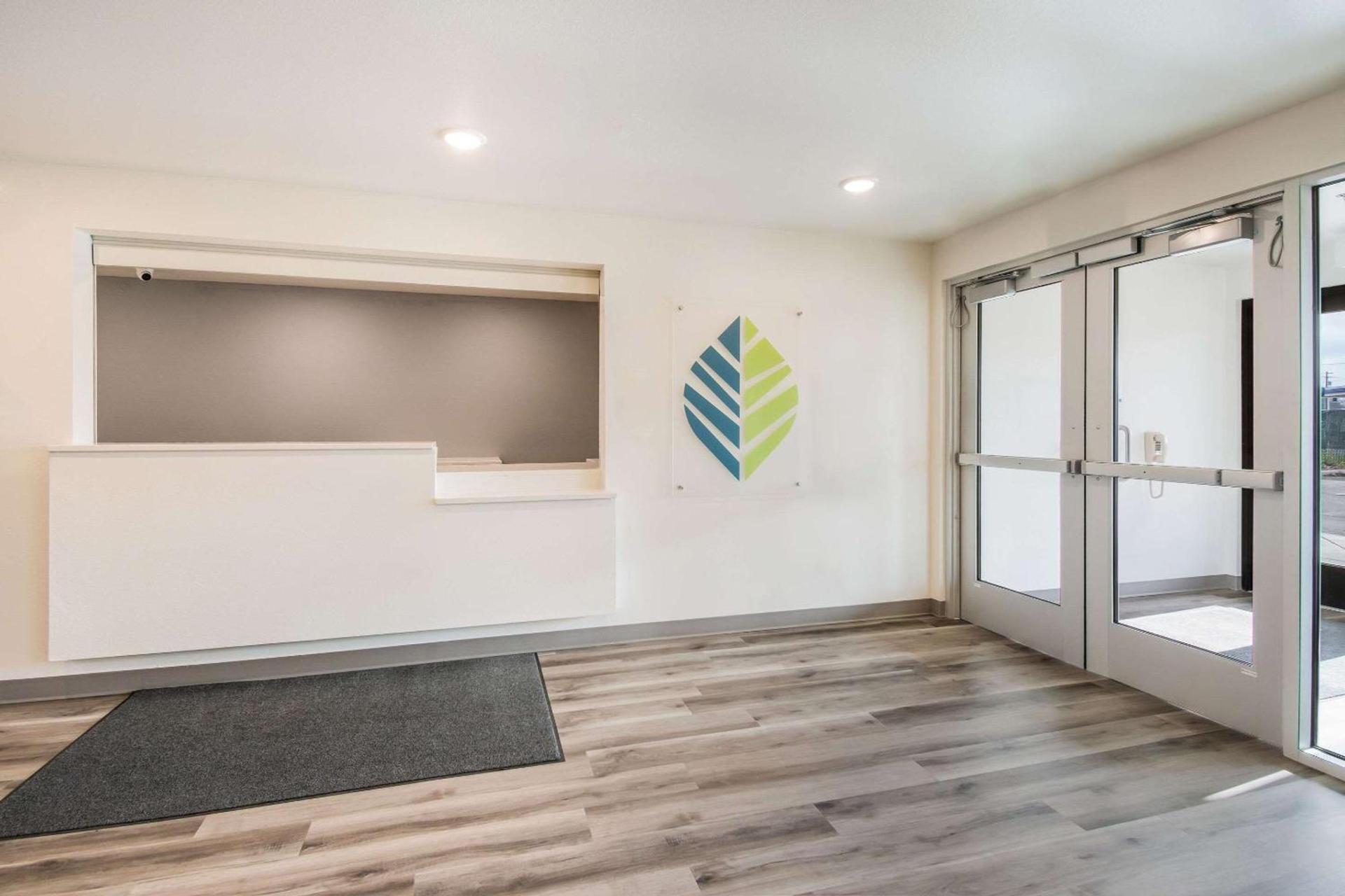 WoodSpring Suites Portland Vancouver photo 6