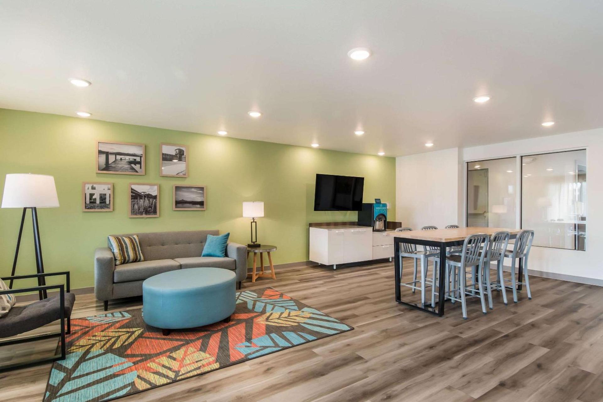 WoodSpring Suites Portland Vancouver photo 7