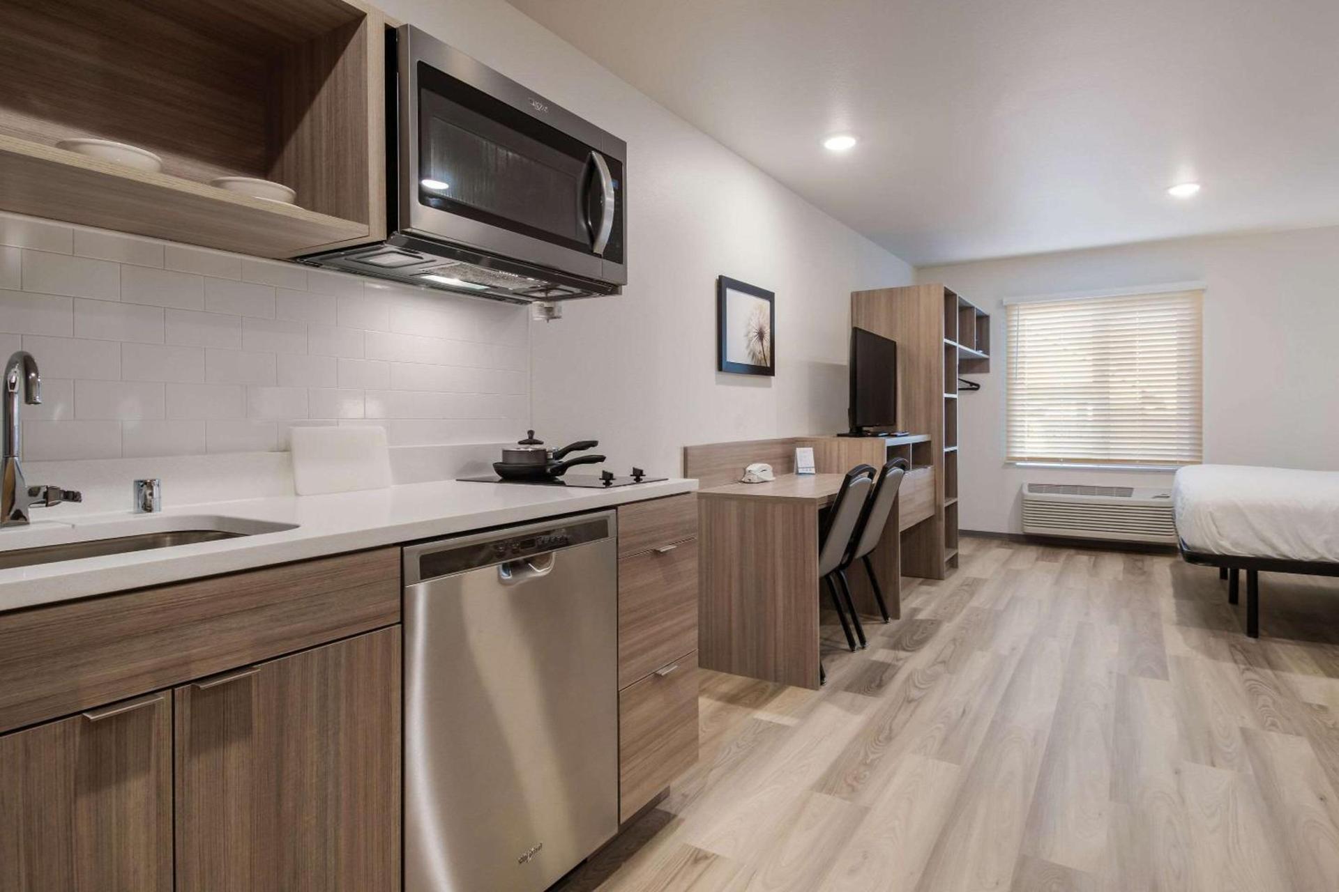 WoodSpring Suites Portland Vancouver photo 13