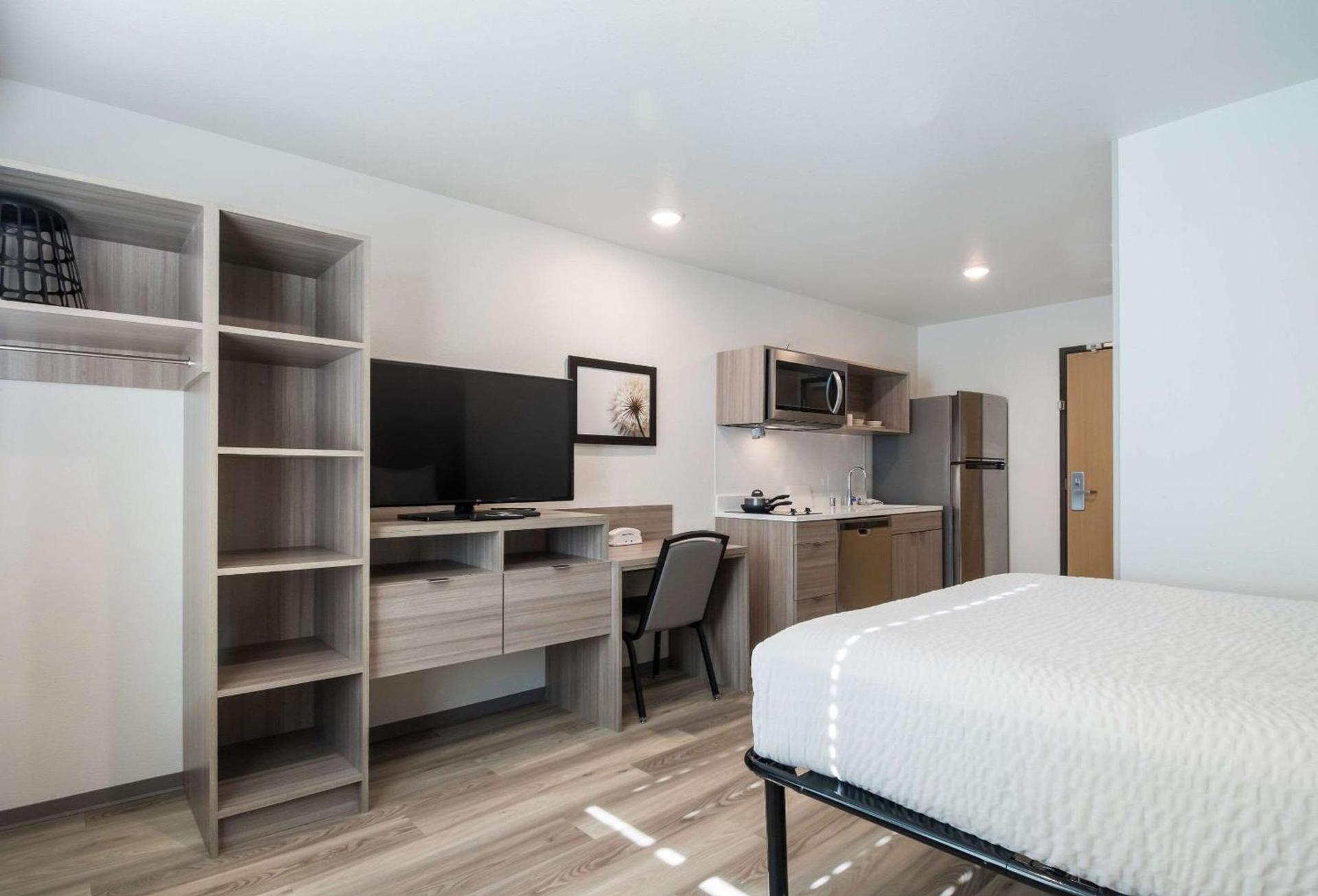 WoodSpring Suites Portland Vancouver photo 21
