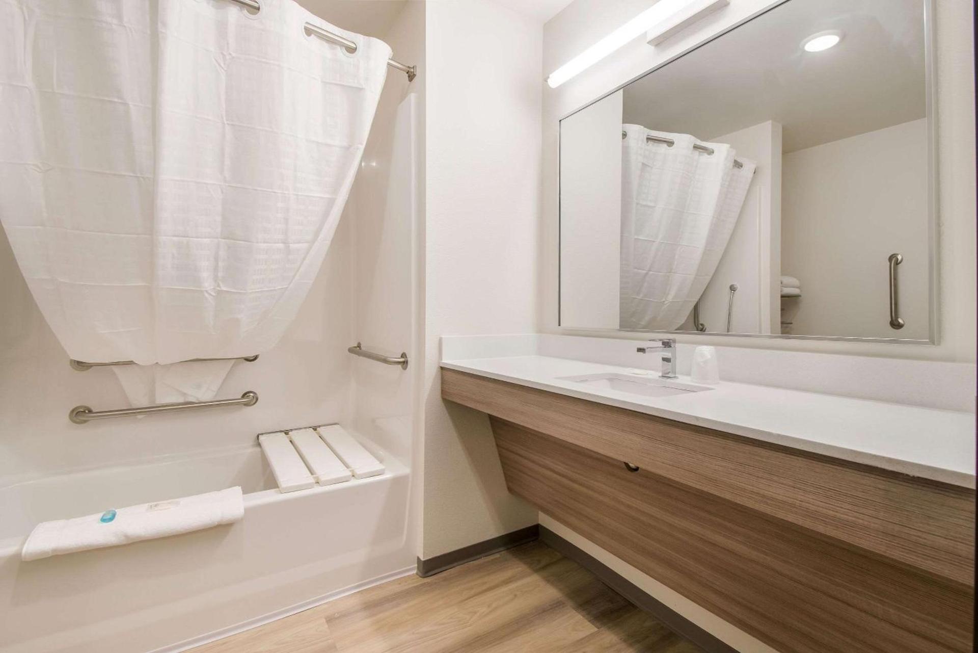 WoodSpring Suites Portland Vancouver photo 25