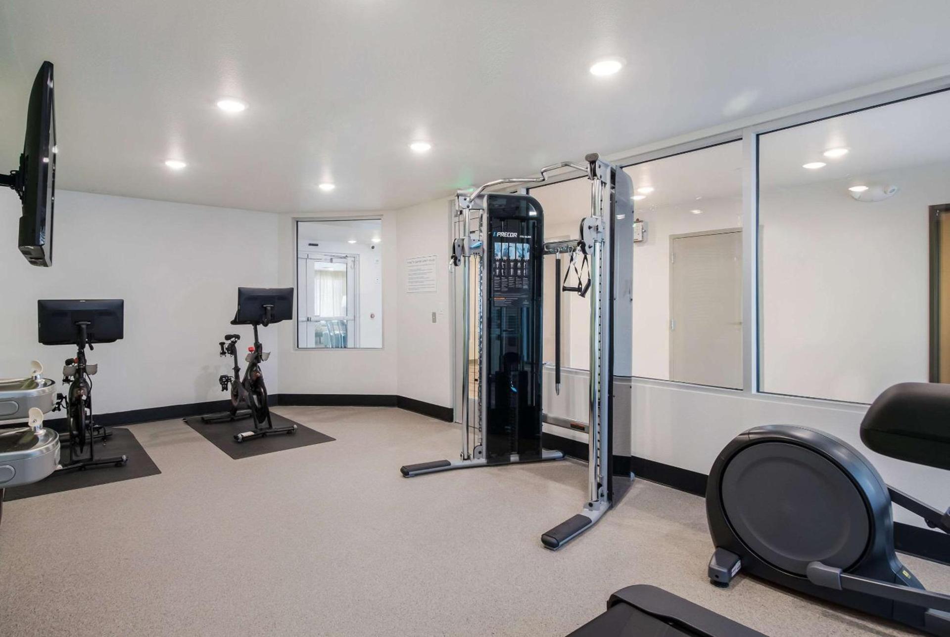 WoodSpring Suites Portland Vancouver photo 32
