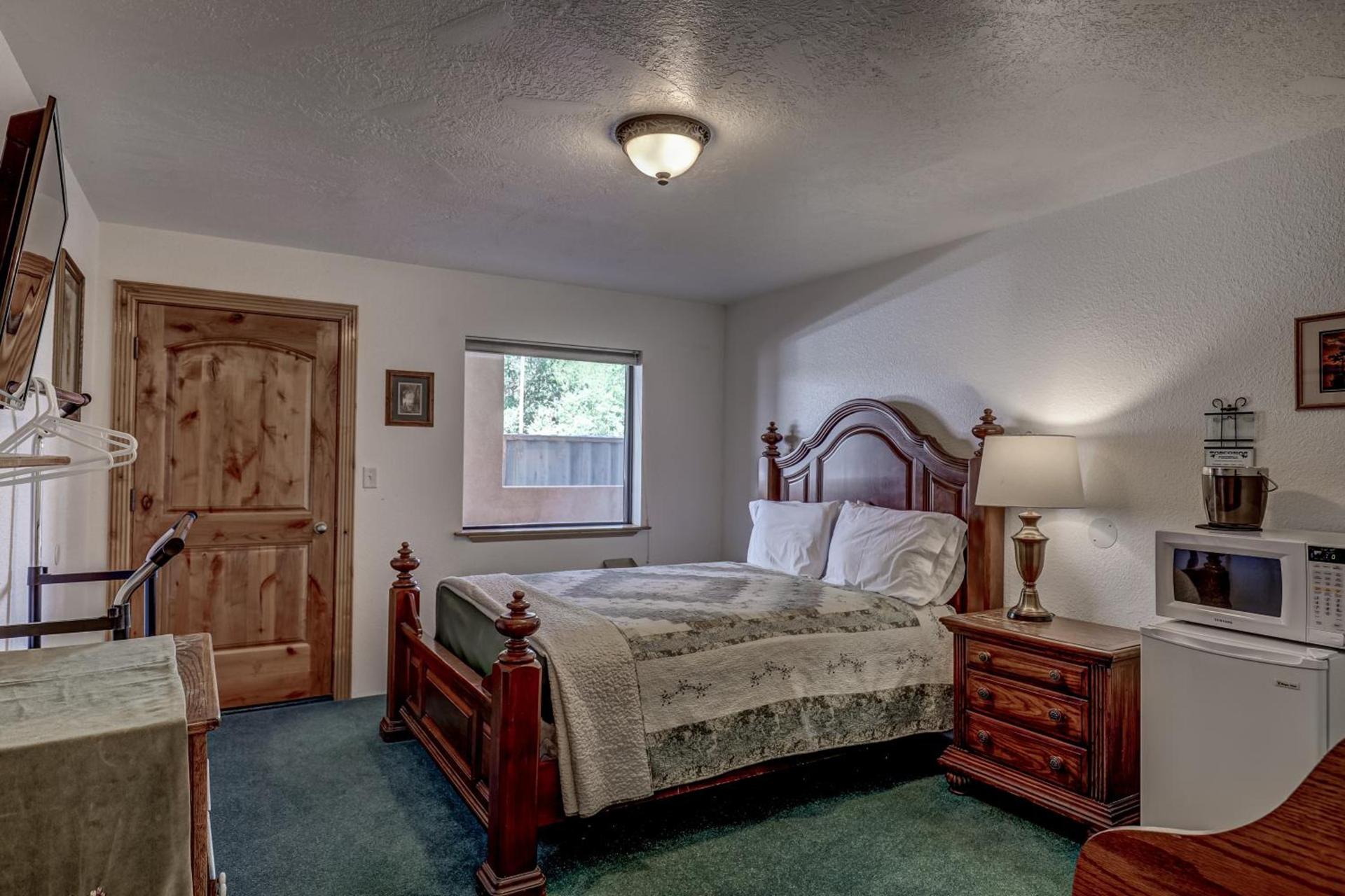 THE SNUGGLE INN photo 10