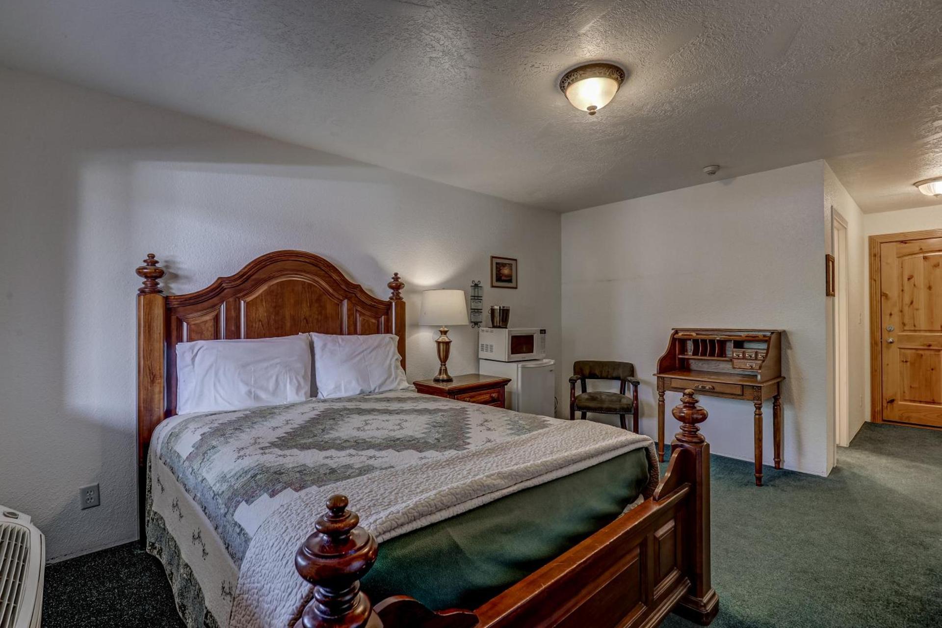 THE SNUGGLE INN photo 18