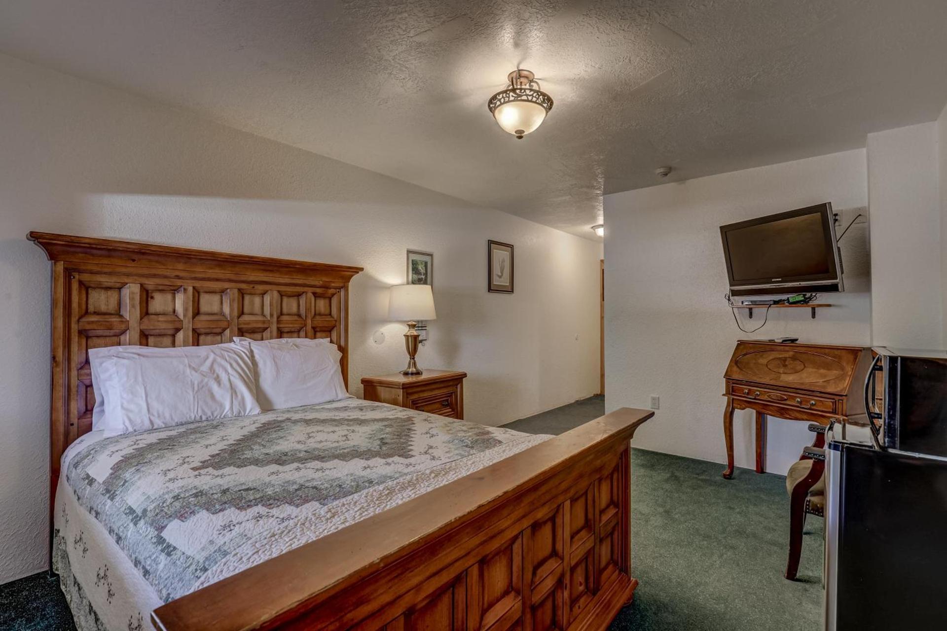 THE SNUGGLE INN photo 11