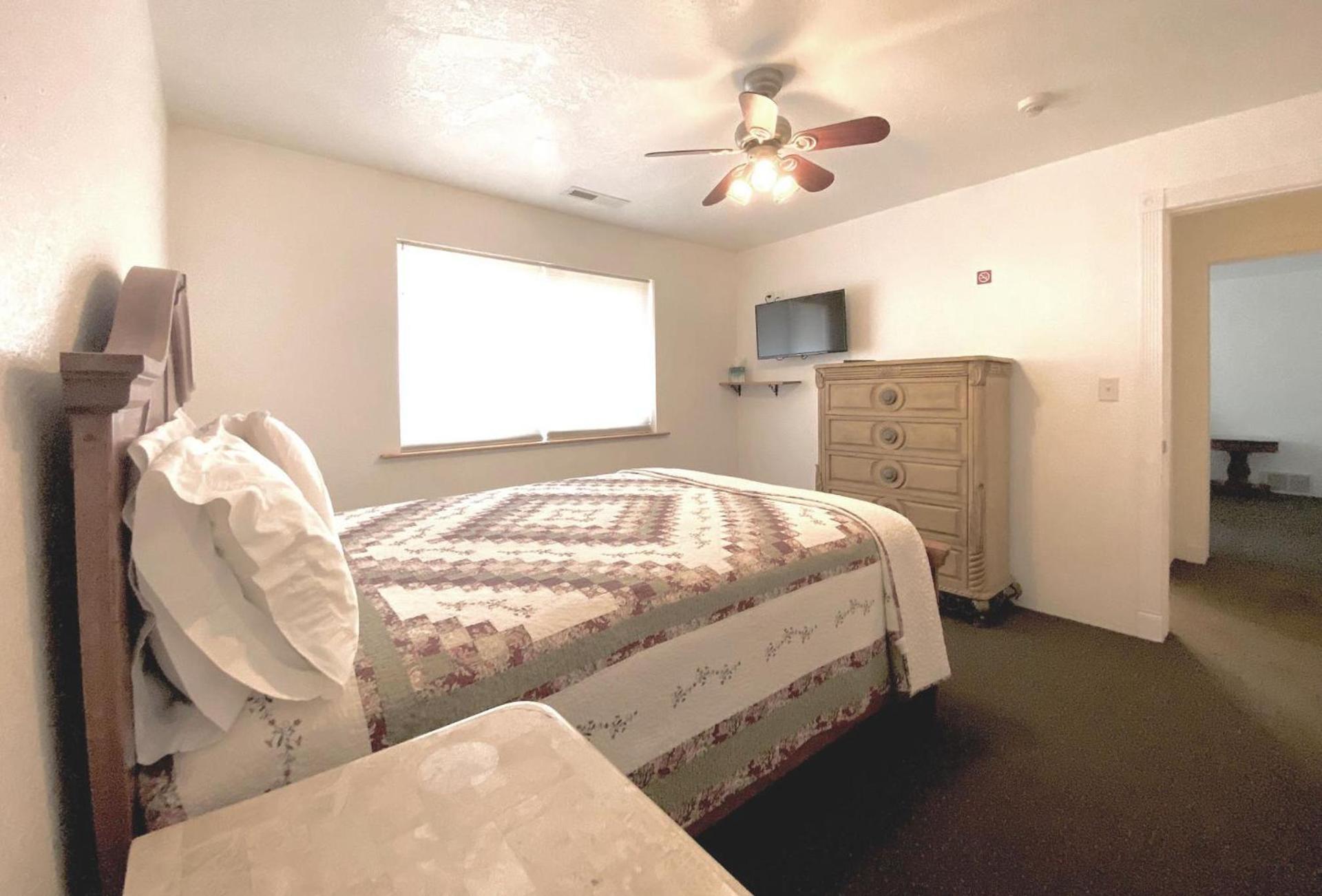 THE SNUGGLE INN photo 51