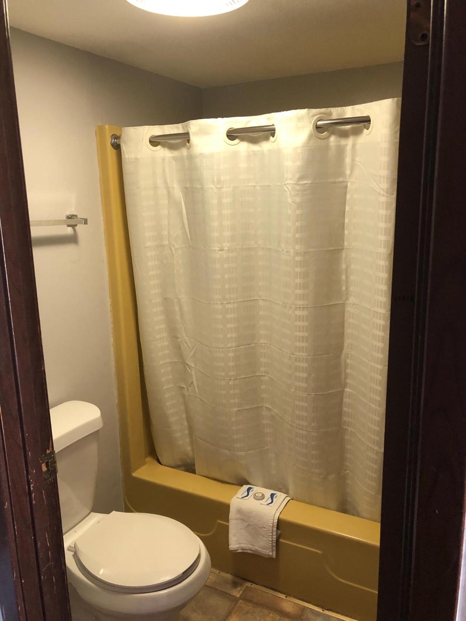 Budget Host Inn photo 28