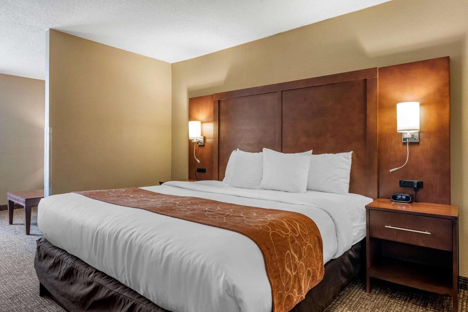 Comfort Suites Baymeadows Near Butler Blvd photo 4