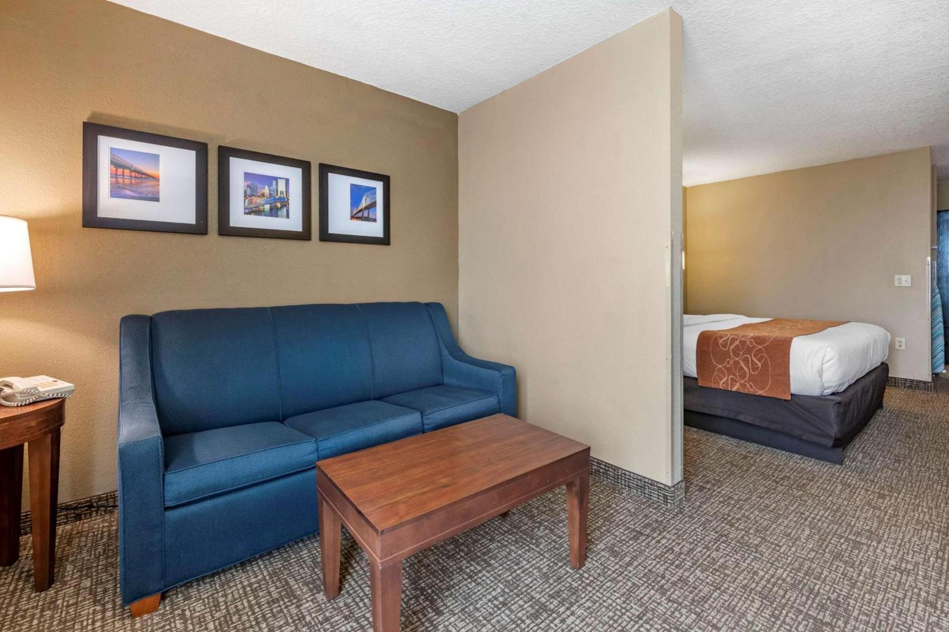 Comfort Suites Baymeadows Near Butler Blvd photo 11