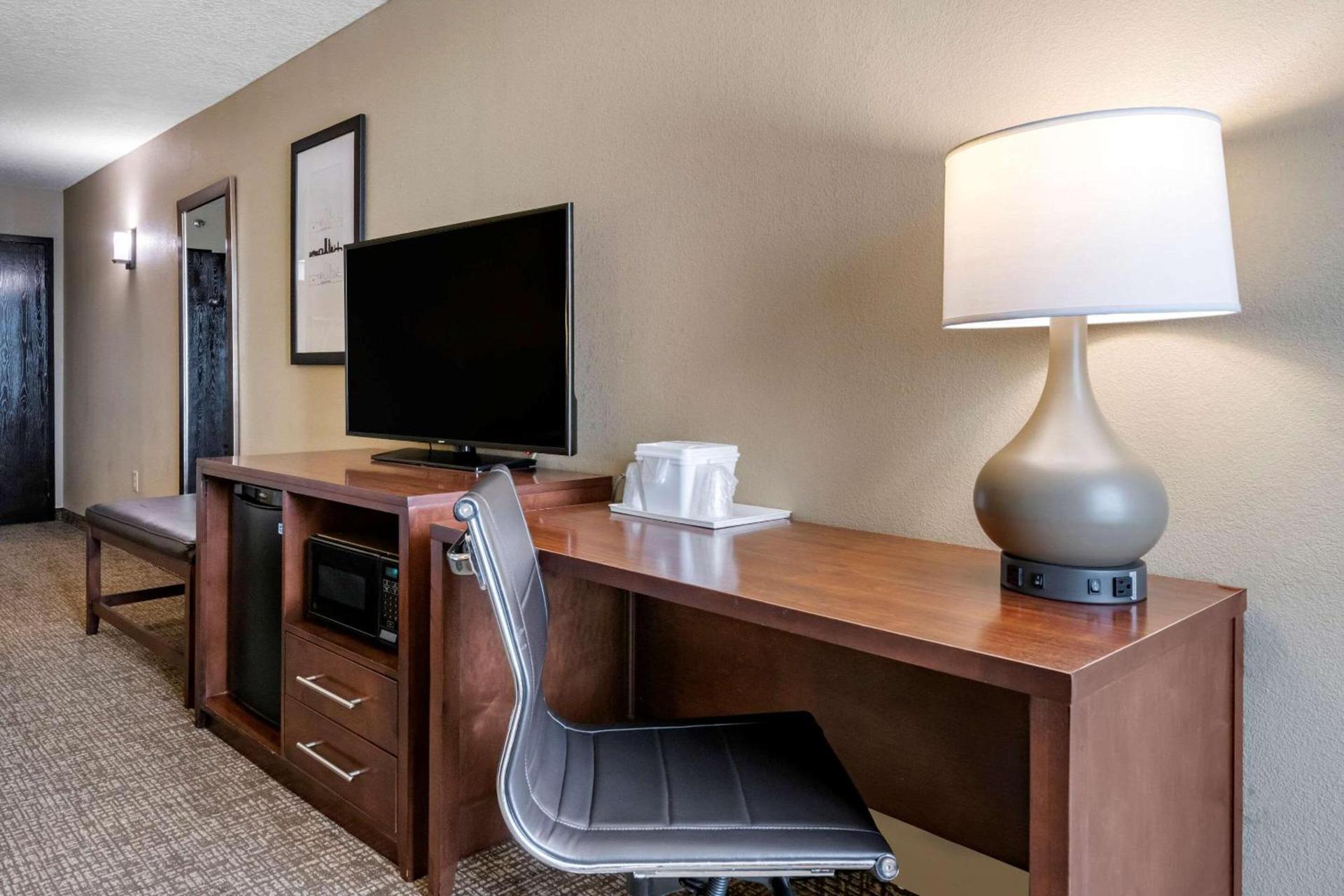 Comfort Suites Baymeadows Near Butler Blvd photo 9