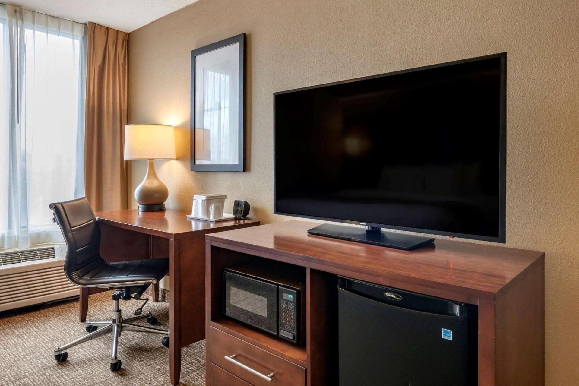 Comfort Suites Baymeadows Near Butler Blvd photo 8