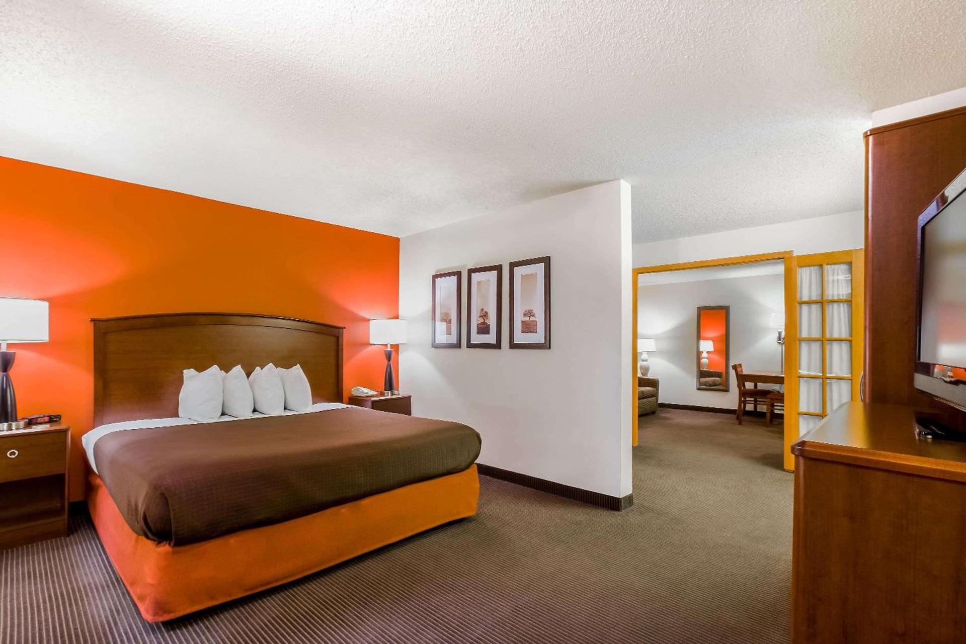 AmericInn by Wyndham Chamberlain Conference Center photo 8