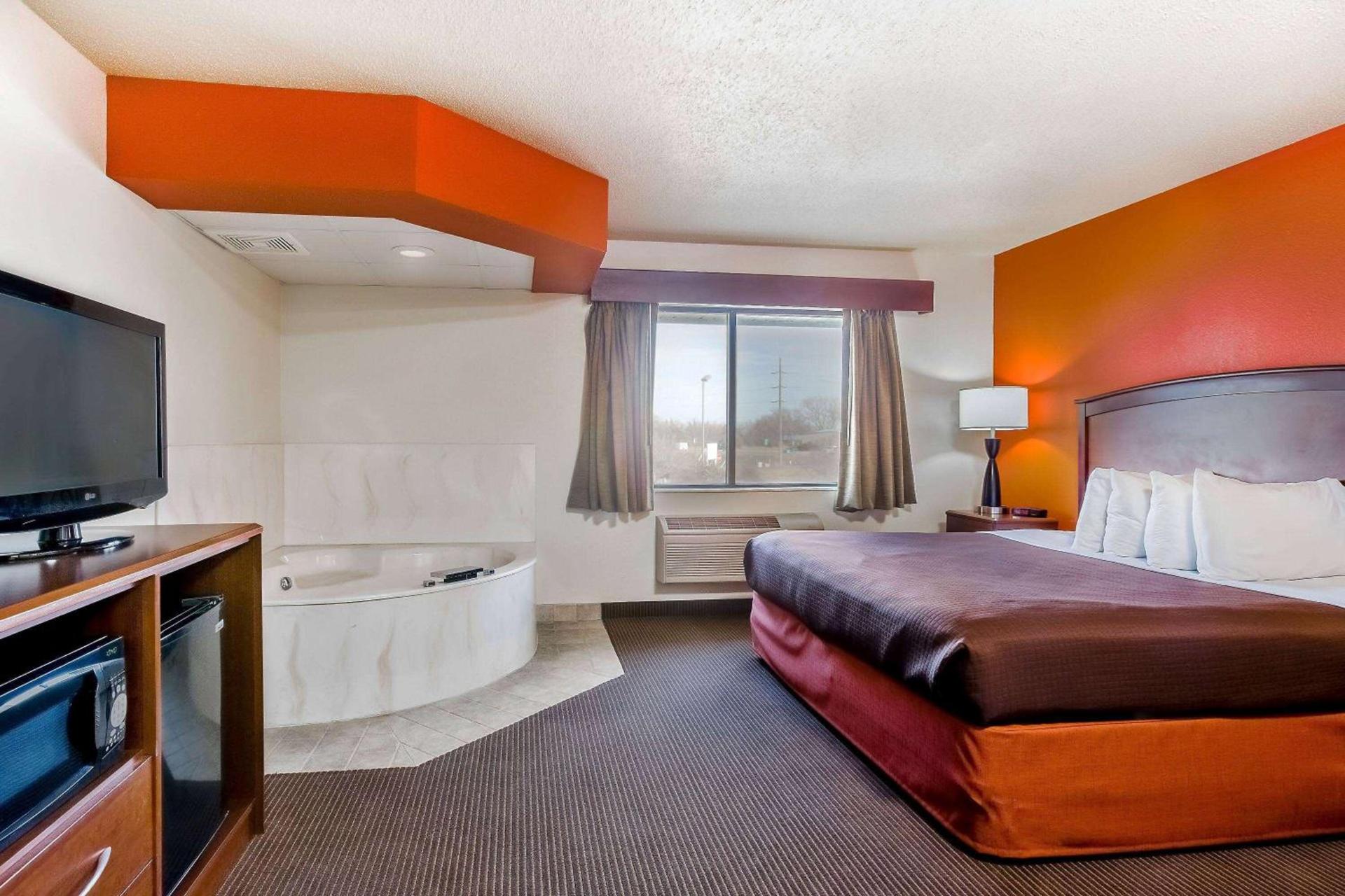 AmericInn by Wyndham Chamberlain Conference Center photo 12