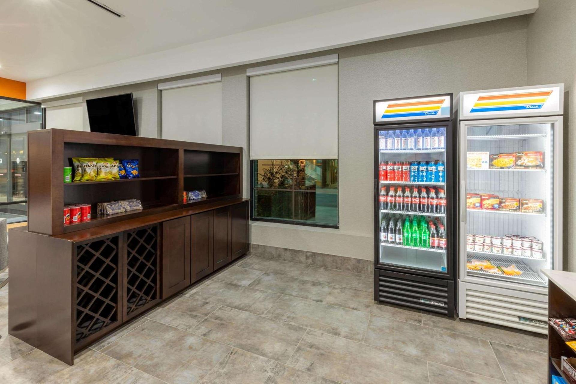 La Quinta Inn & Suites by Wyndham Dallas - Frisco Stadium photo 10