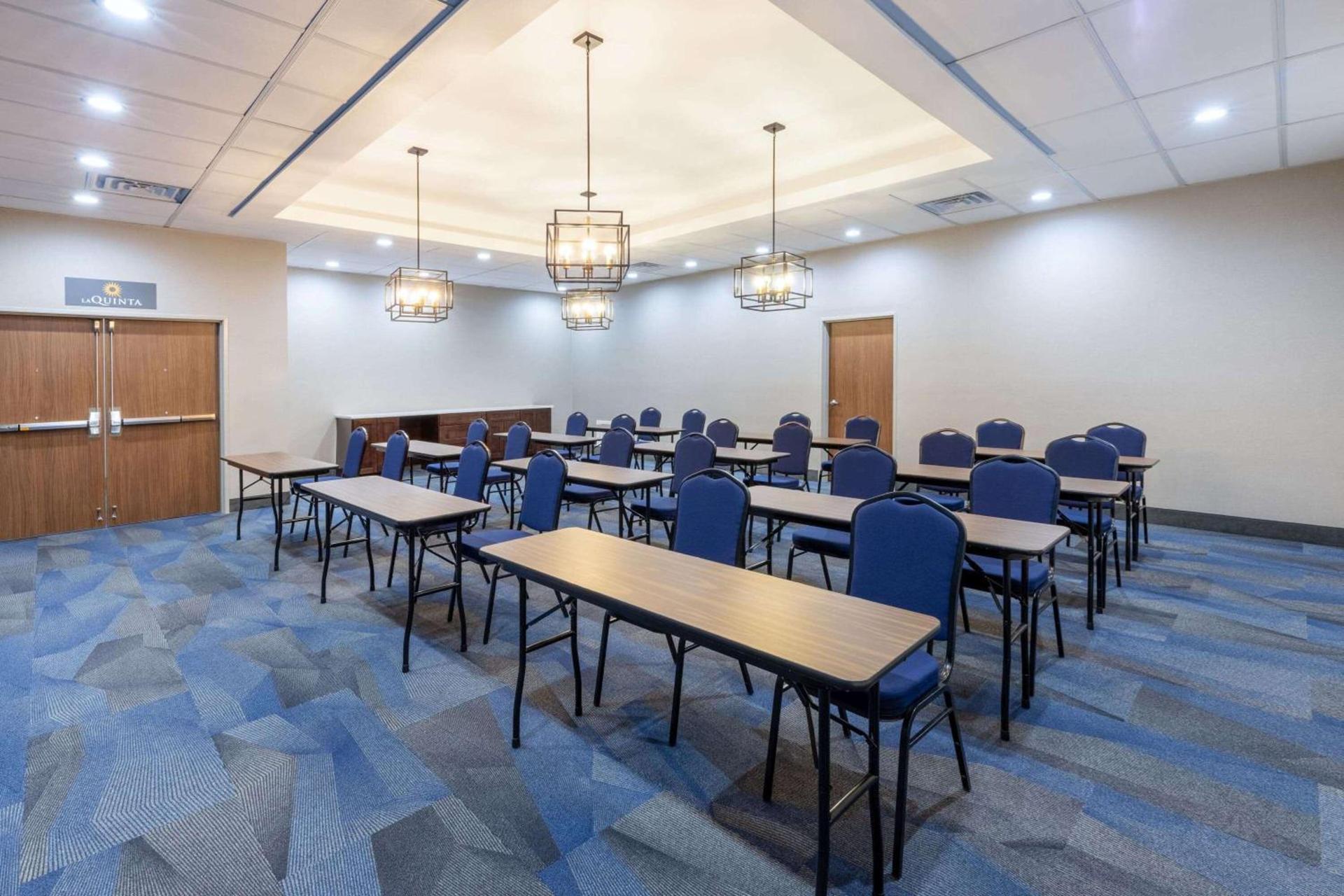 La Quinta Inn & Suites by Wyndham Dallas - Frisco Stadium photo 34