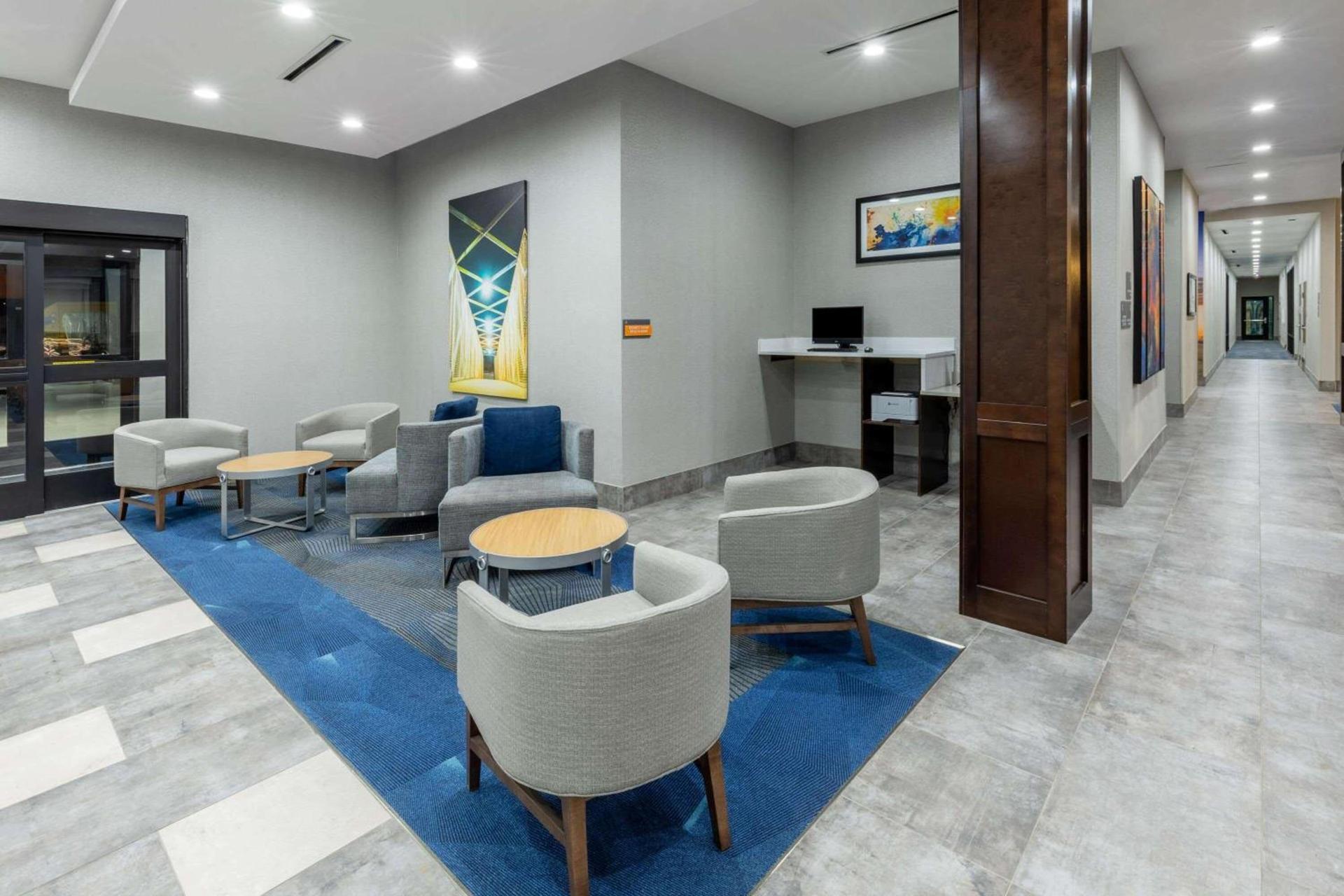 La Quinta Inn & Suites by Wyndham Dallas - Frisco Stadium photo 36