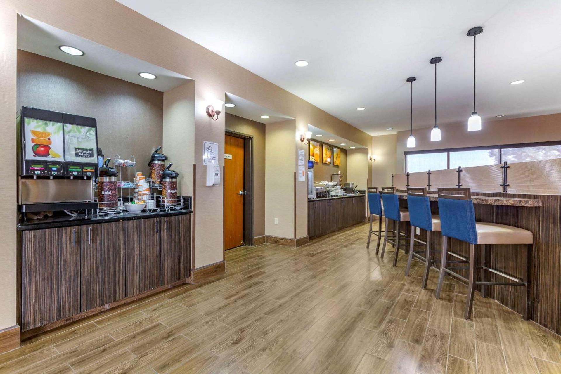 Comfort Suites Hobbs photo 30