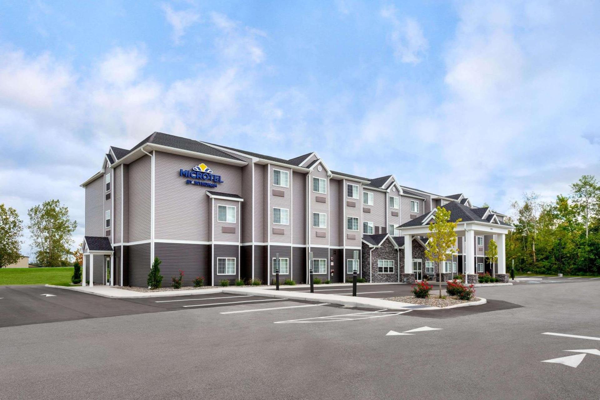 Microtel Inn & Suites by Wyndham Farmington — hotel in Canandaigua