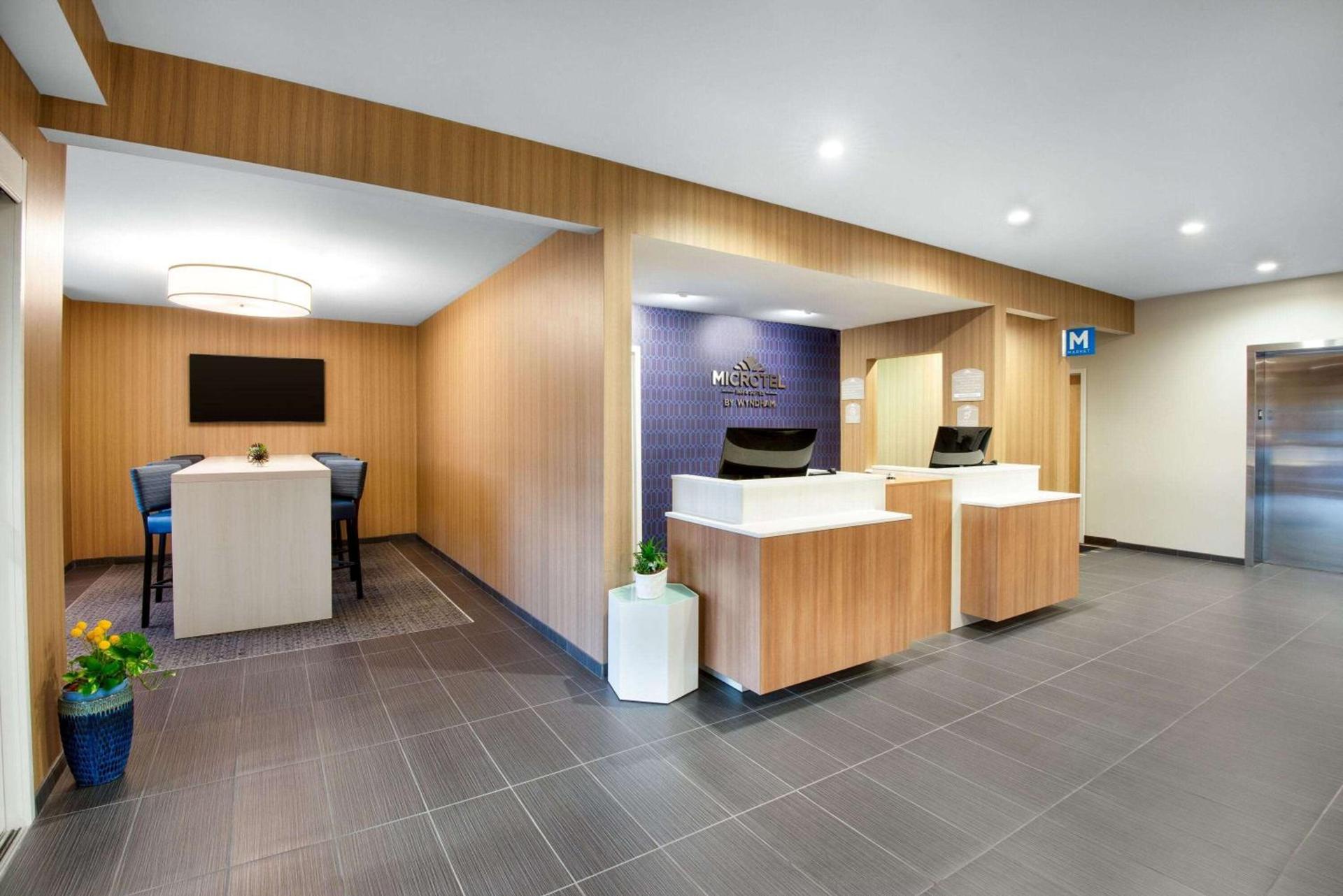 Microtel Inn & Suites by Wyndham Farmington photo 4