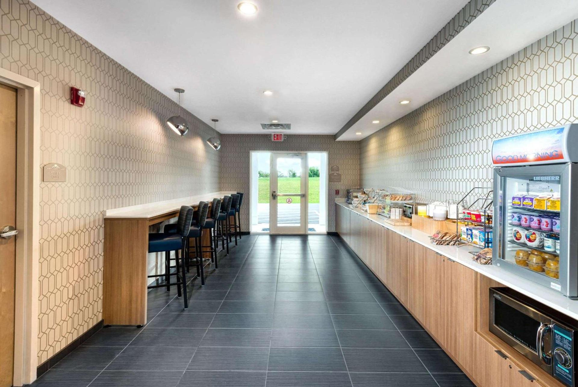 Microtel Inn & Suites by Wyndham Farmington photo 7