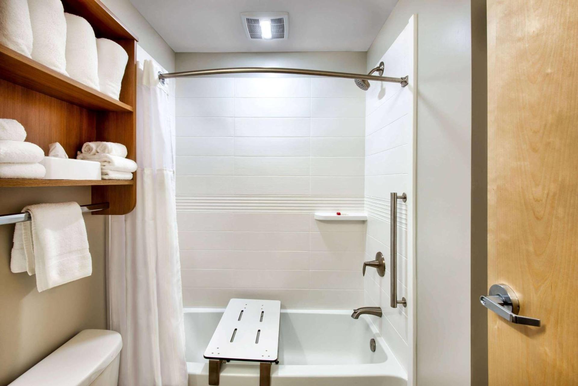 Microtel Inn & Suites by Wyndham Farmington photo 11