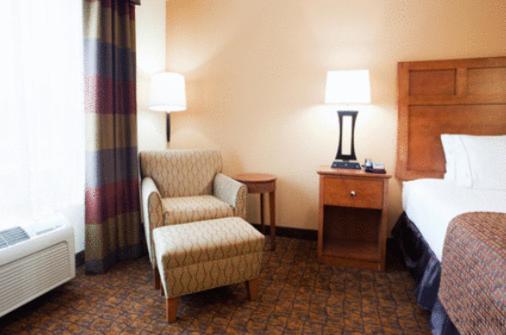 Holiday Inn Express Hotel & Suites Mount Airy by IHG photo 3