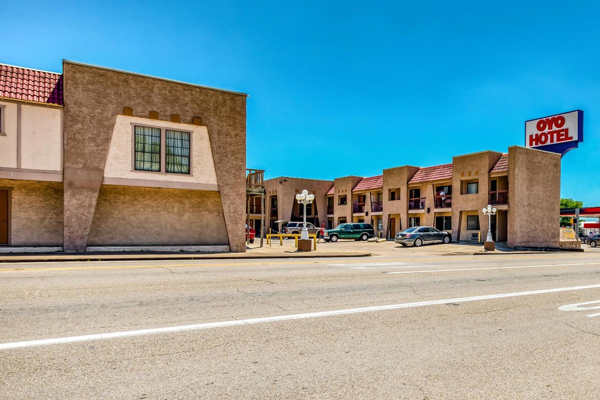 OYO Hotel Groesbeck photo 11