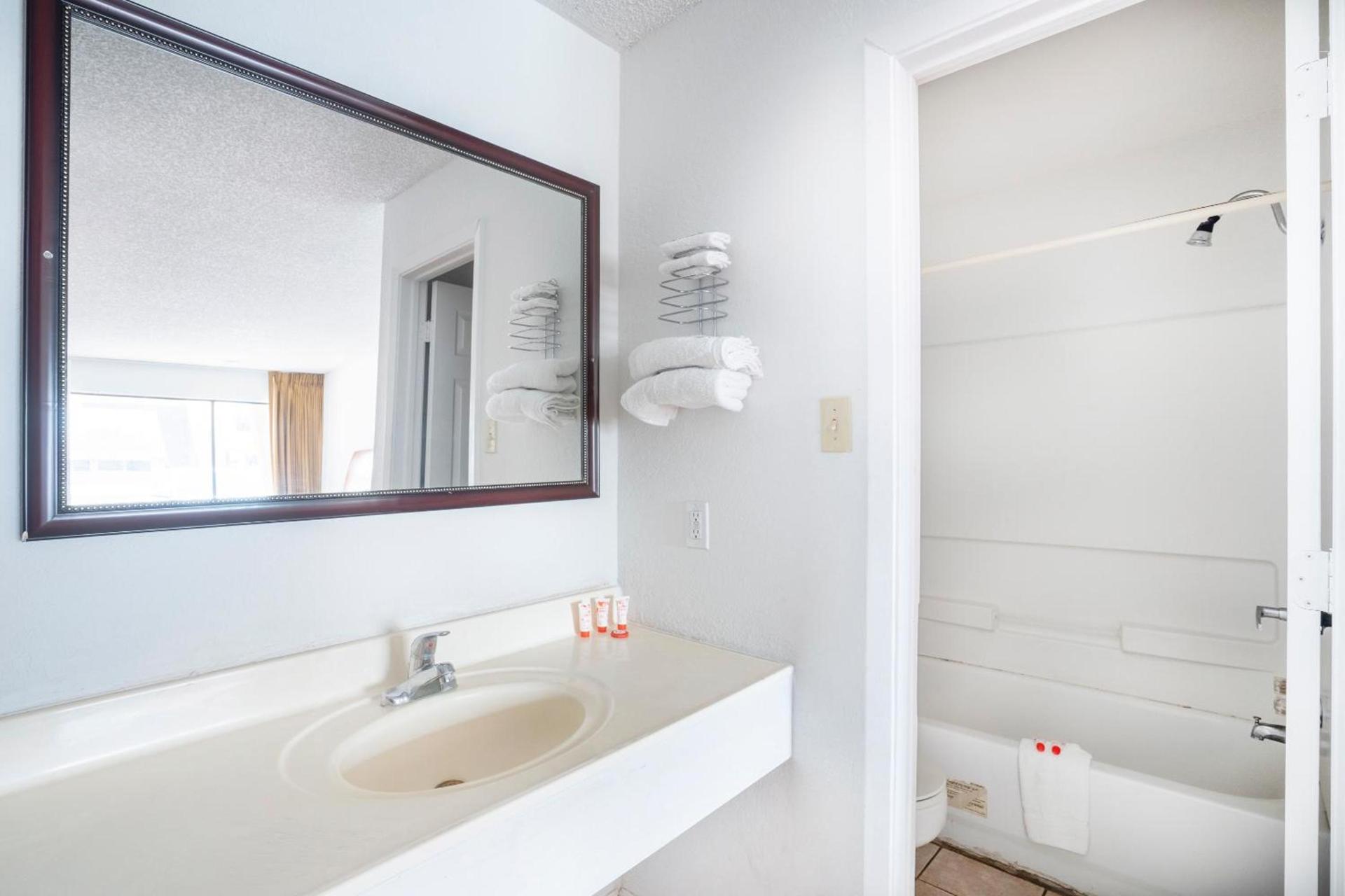 OYO Hotel Groesbeck photo 15