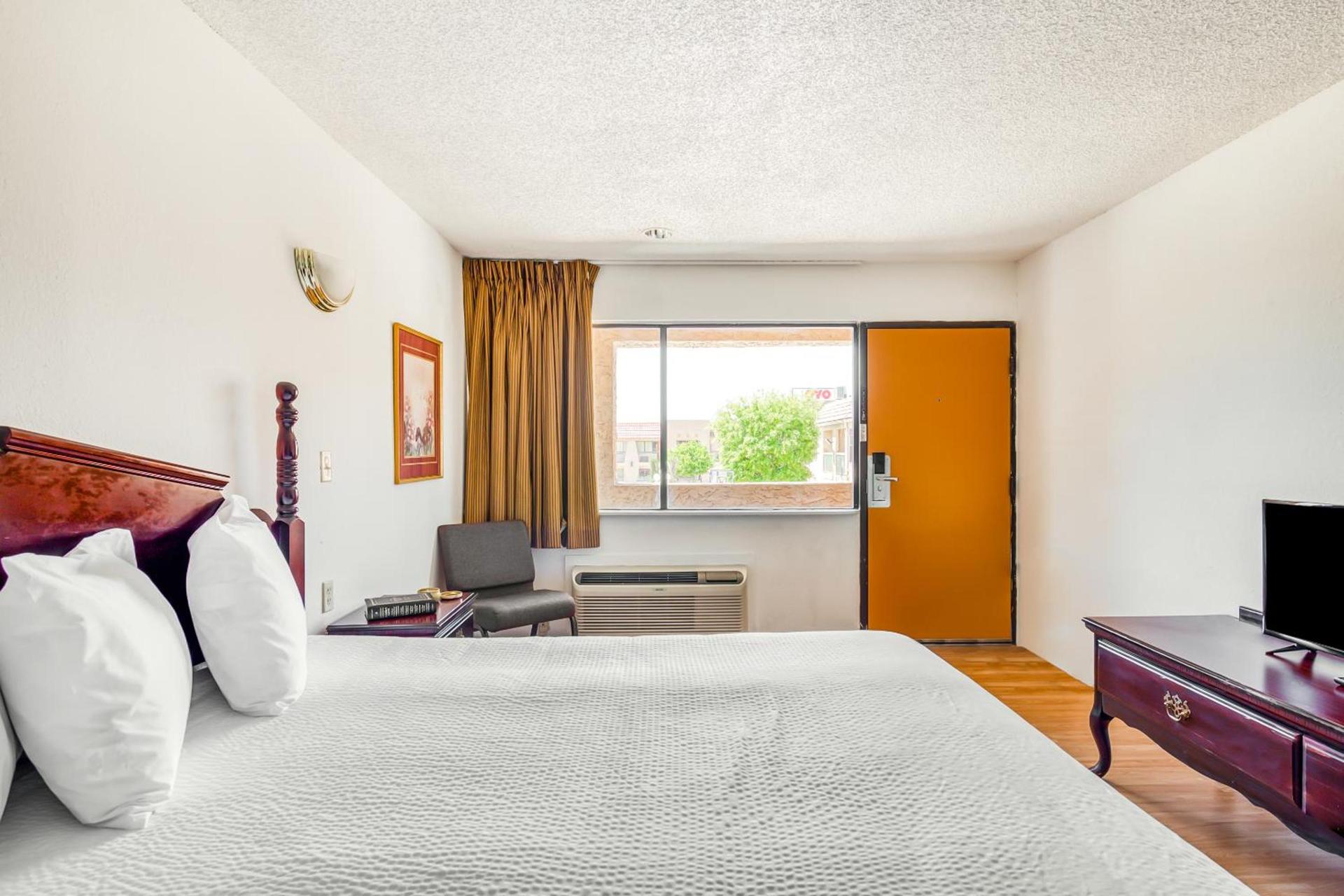 OYO Hotel Groesbeck photo 18
