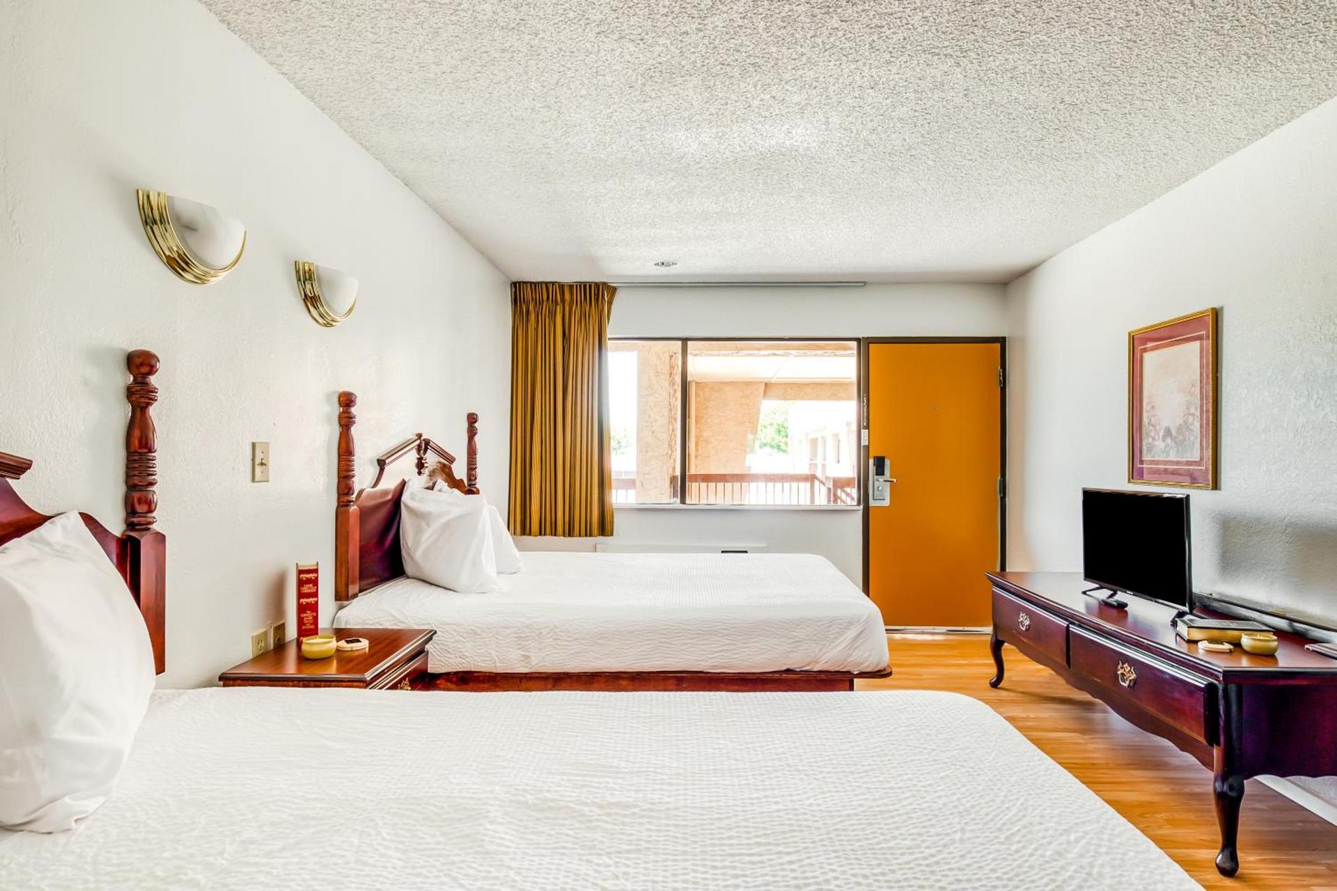 OYO Hotel Groesbeck photo 24