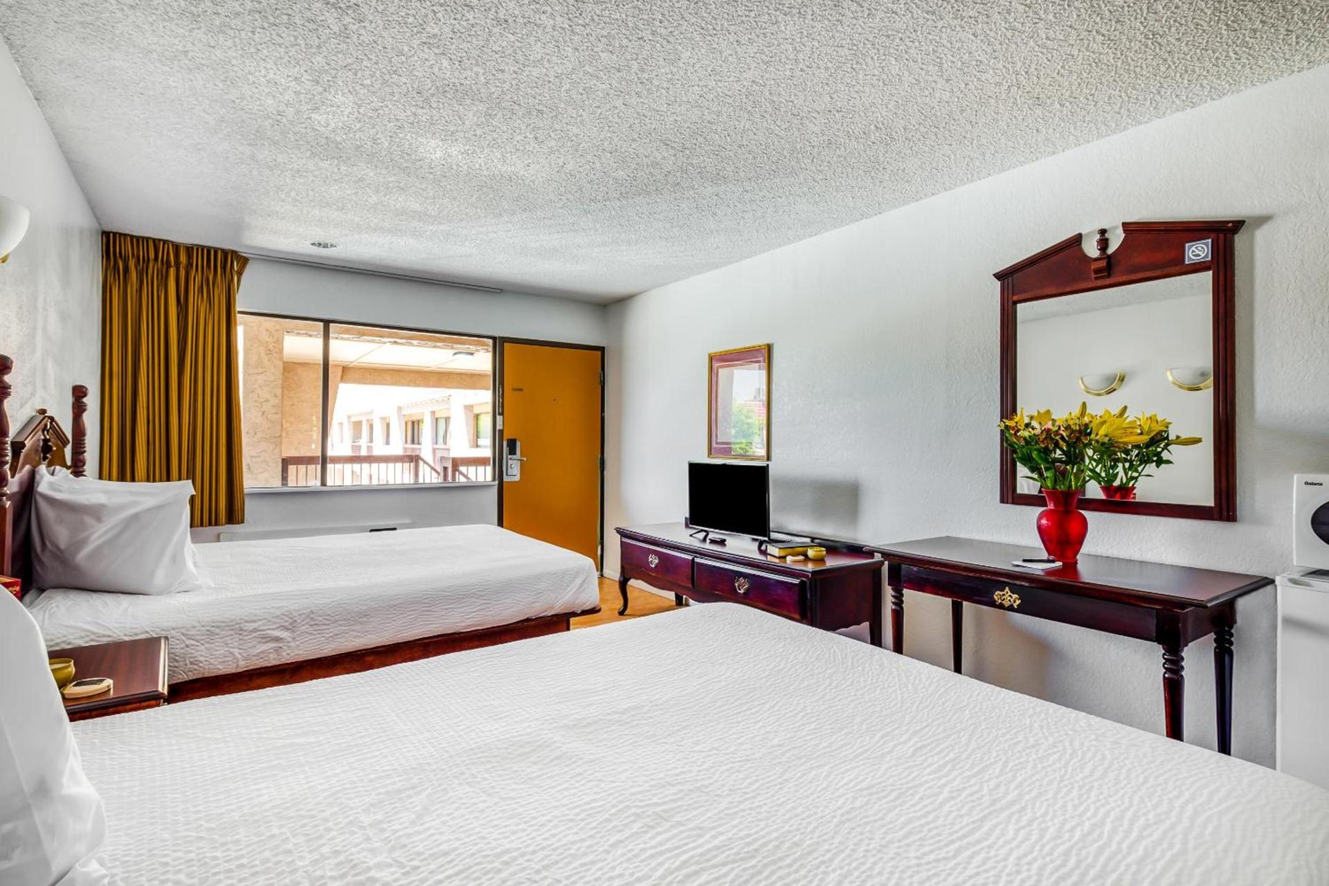 OYO Hotel Groesbeck photo 25