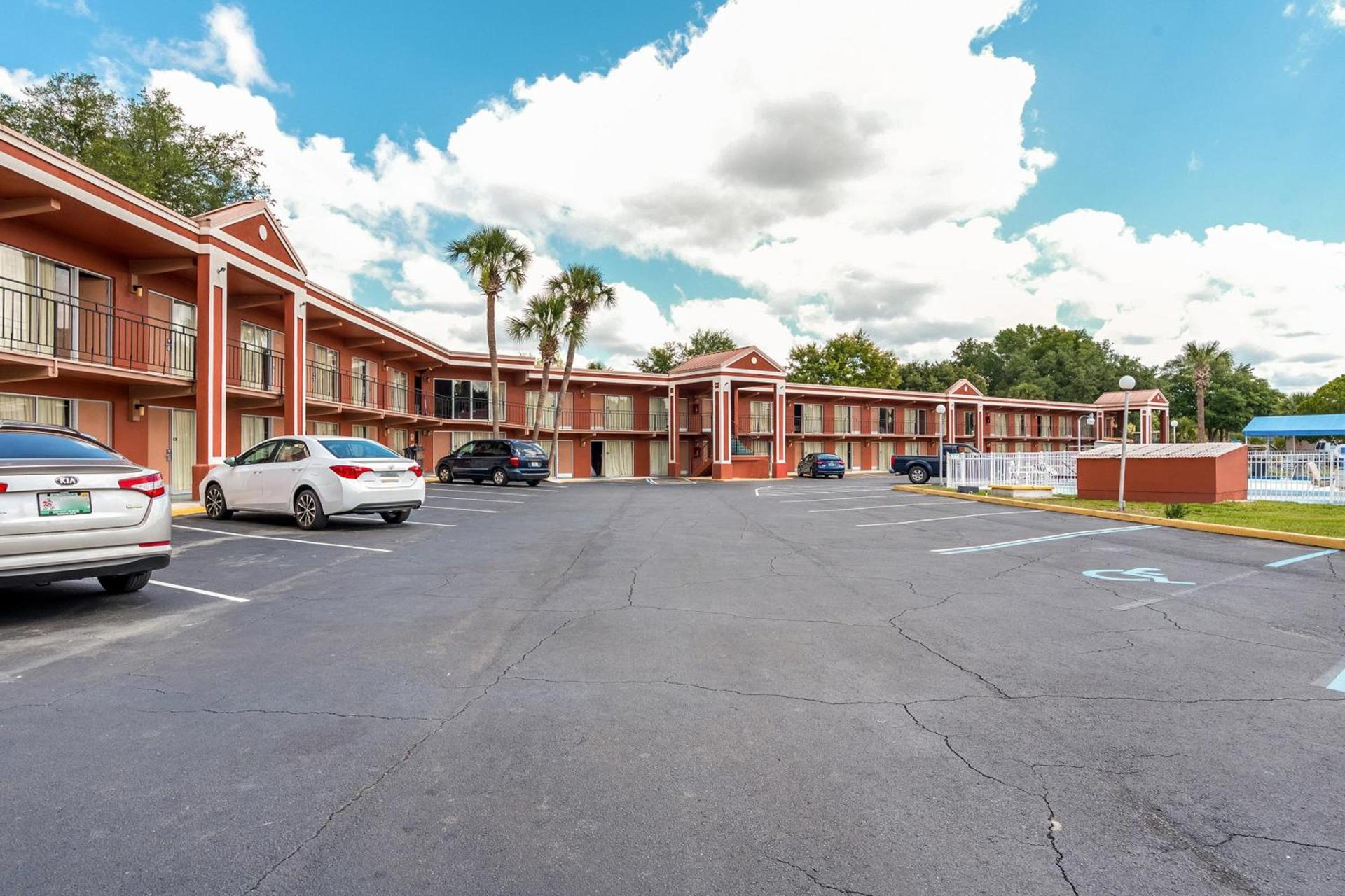 OYO Hotel Mustang Silver Spring FL photo 10