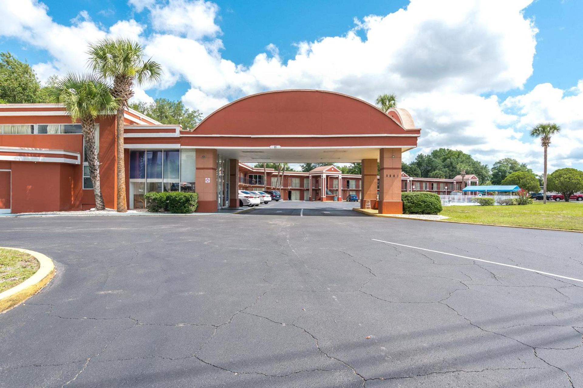 OYO Hotel Mustang Silver Spring FL photo 9