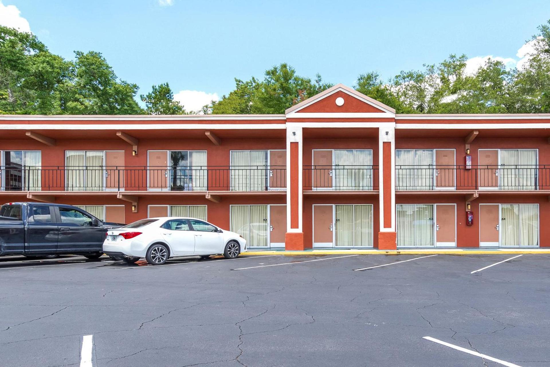OYO Hotel Mustang Silver Spring FL photo 11