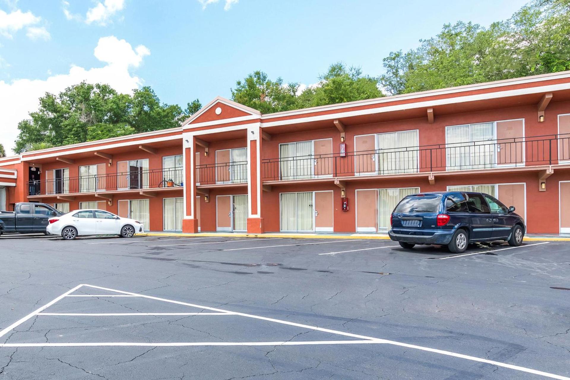 OYO Hotel Mustang Silver Spring FL photo 13
