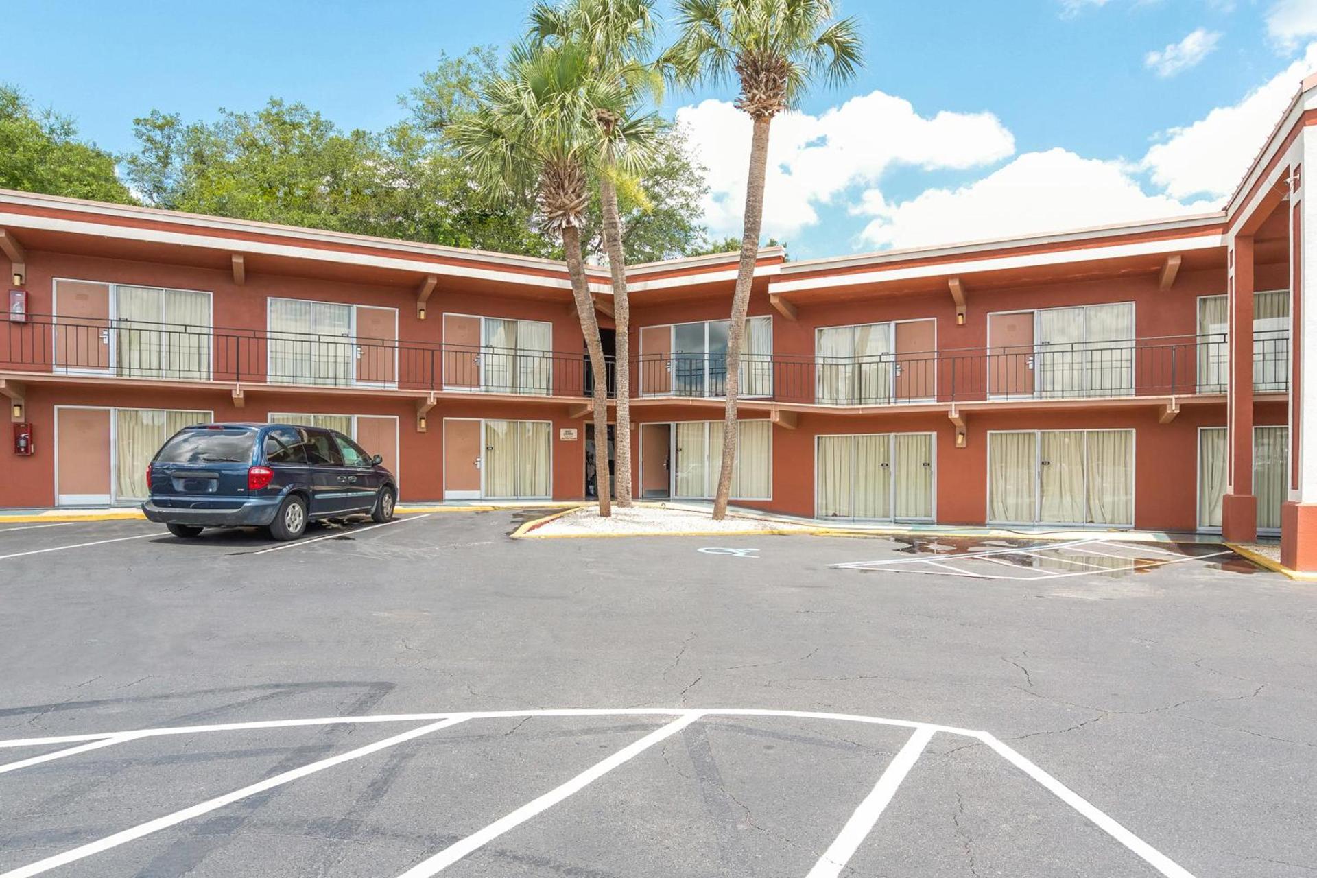 OYO Hotel Mustang Silver Spring FL photo 12
