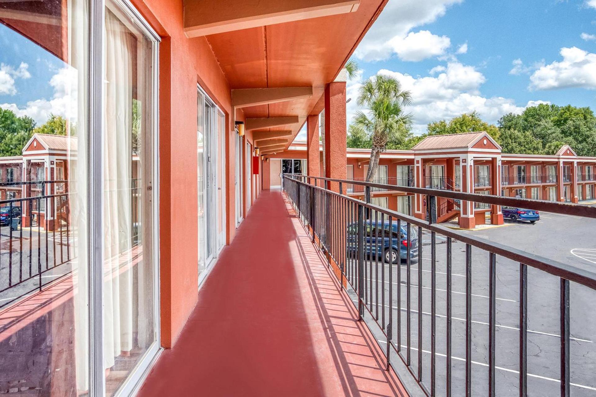 OYO Hotel Mustang Silver Spring FL photo 16