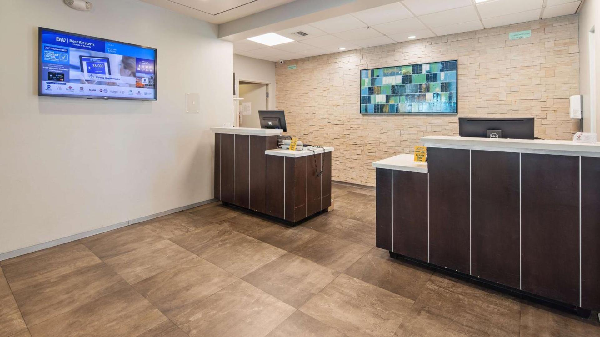 Best Western Plus Oceanside Inn photo 9