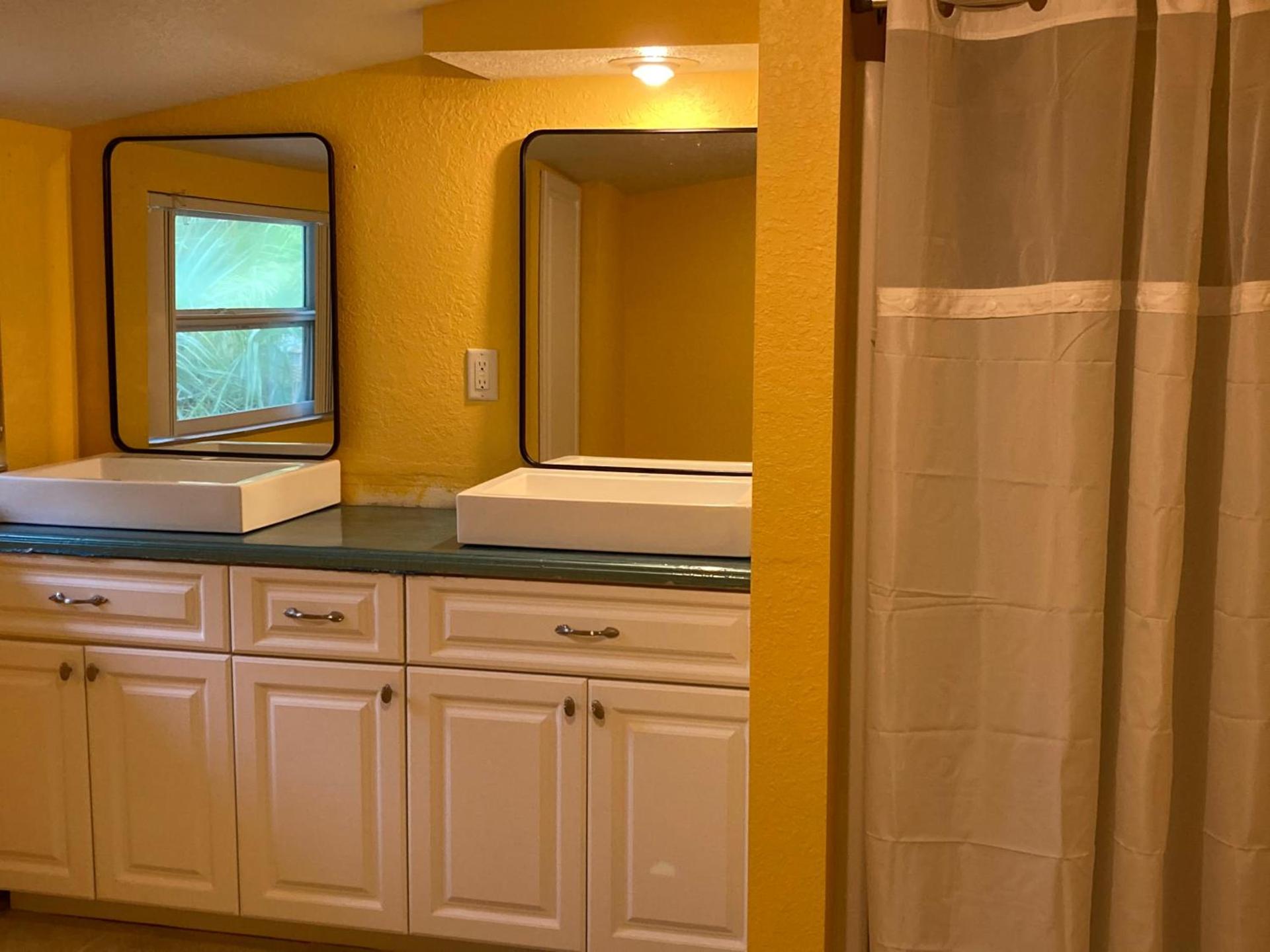 3Gulls Inn Ozona-Boutique Hotel-Steps from Restaurants & Brewery-SwimSpa Pool-Pet Friendly photo 49