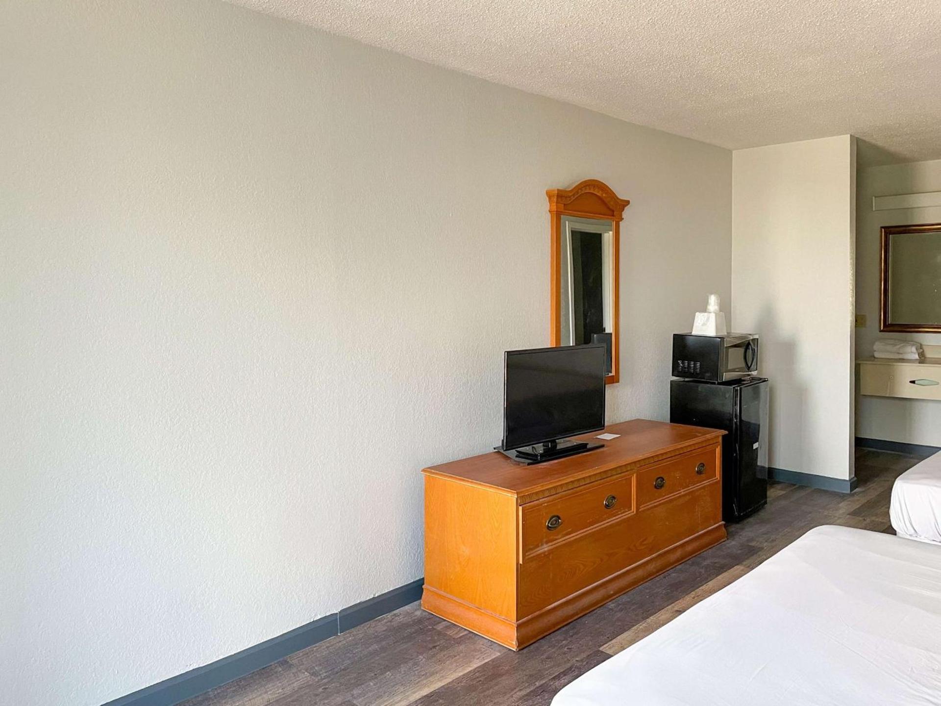 Motel 6 Marianna, FL photo 4
