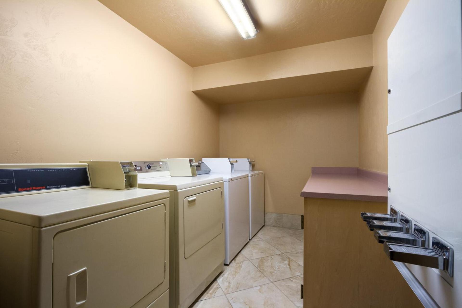 Super 8 by Wyndham Kennewick photo 39