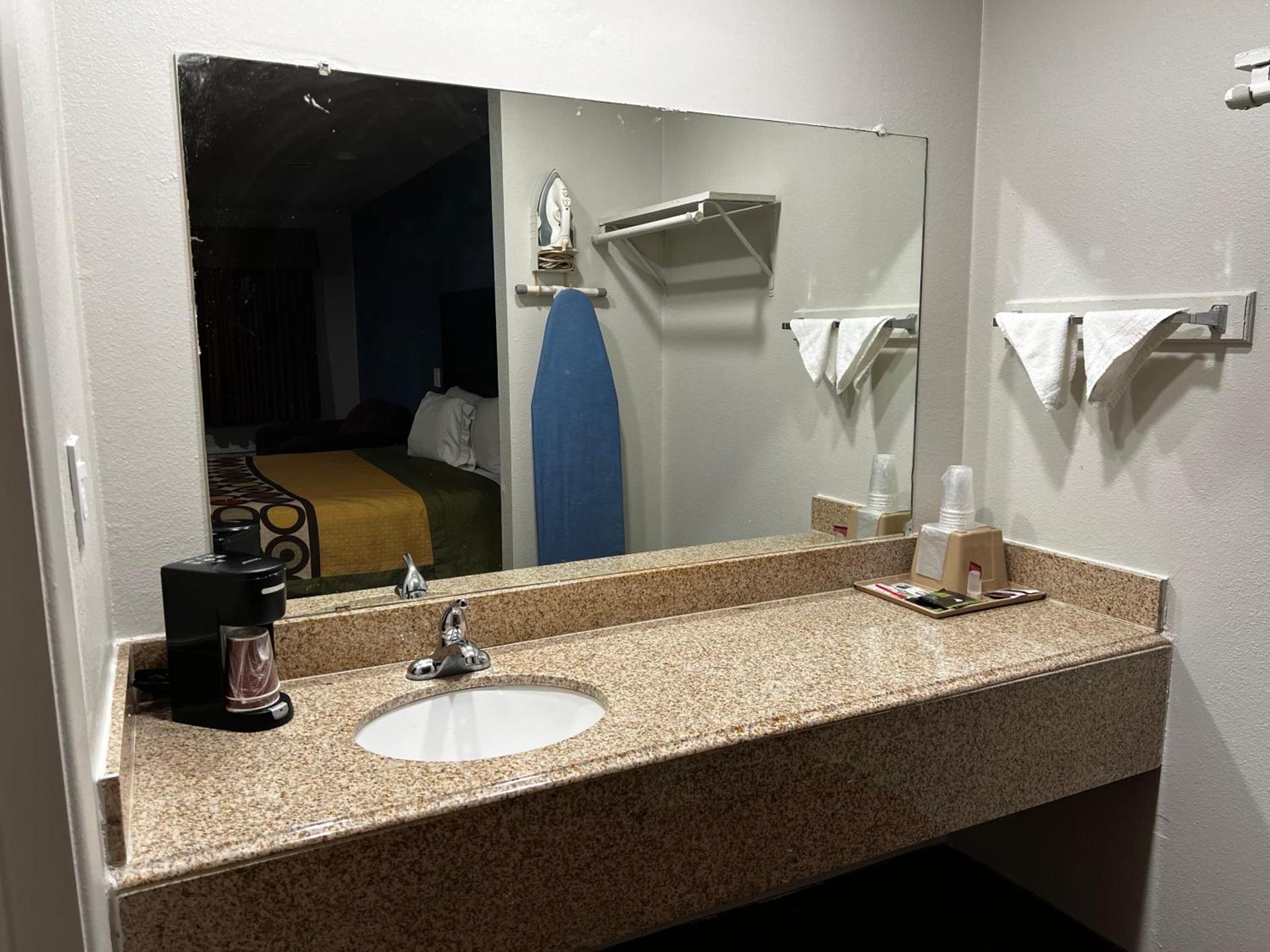 Economy Inn Ashdown photo 8