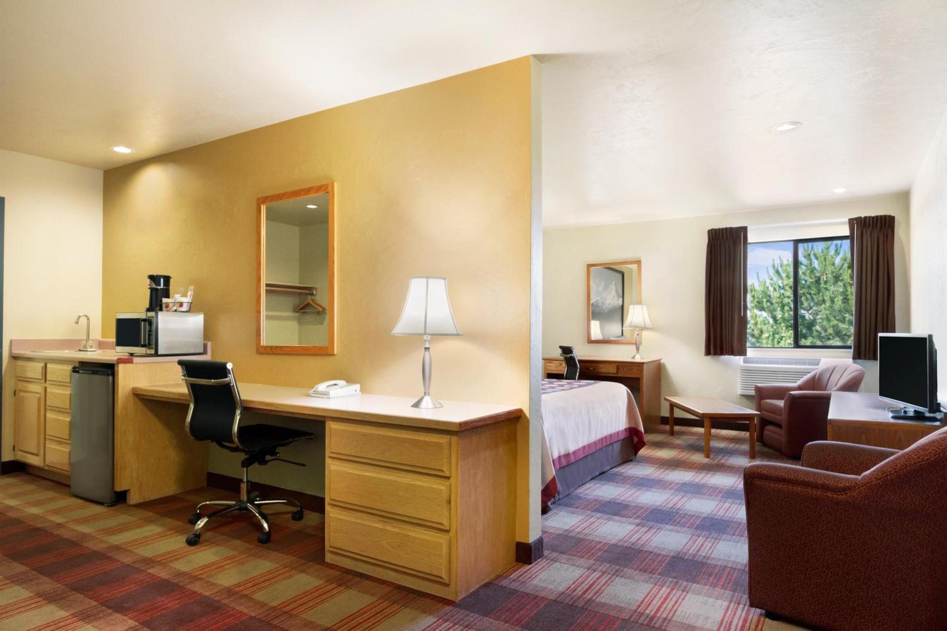 Super 8 by Wyndham Kennewick photo 34